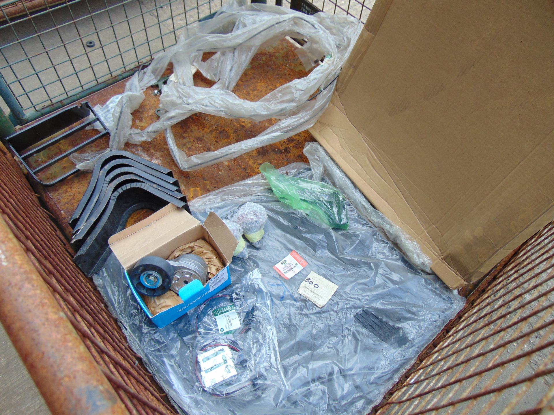 1 x Stillage of New Unissued Land Rover Spares as Shown - Image 7 of 8