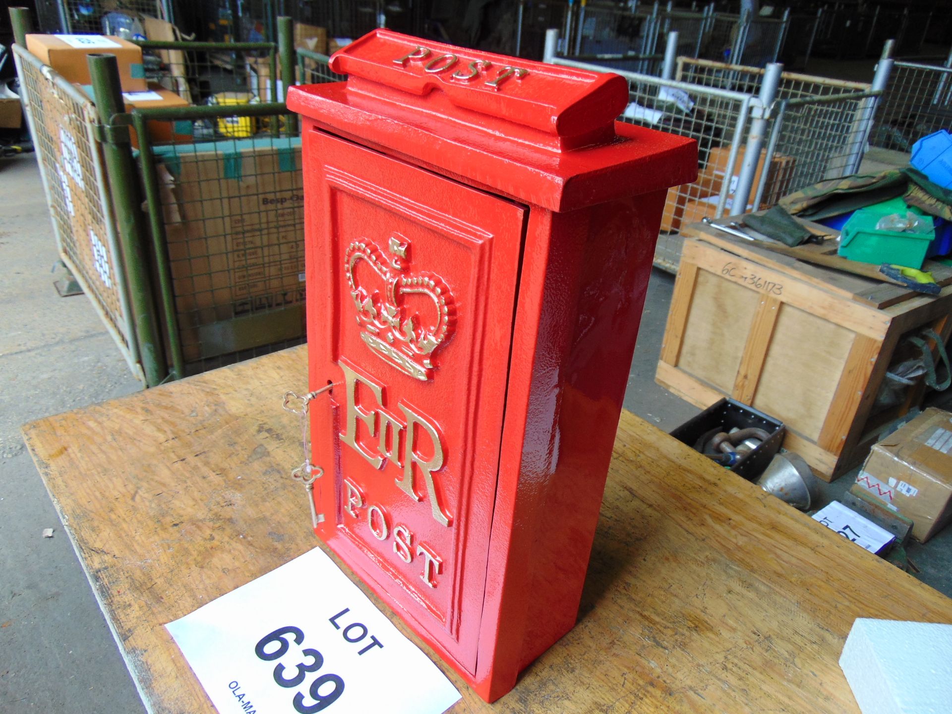 Very Nice New Unused Royal Mail ER Wall Mounted Post Box Top Letter box c/w Keys - Image 8 of 9
