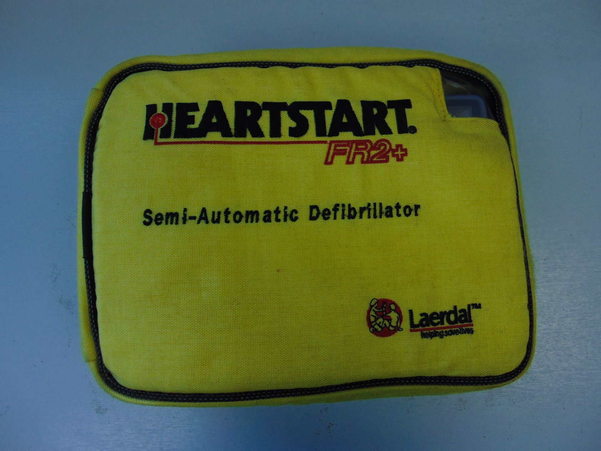 Heartstart FR2+ Semi-Automatic Defibrillator Unit in Carry Case - Image 2 of 3