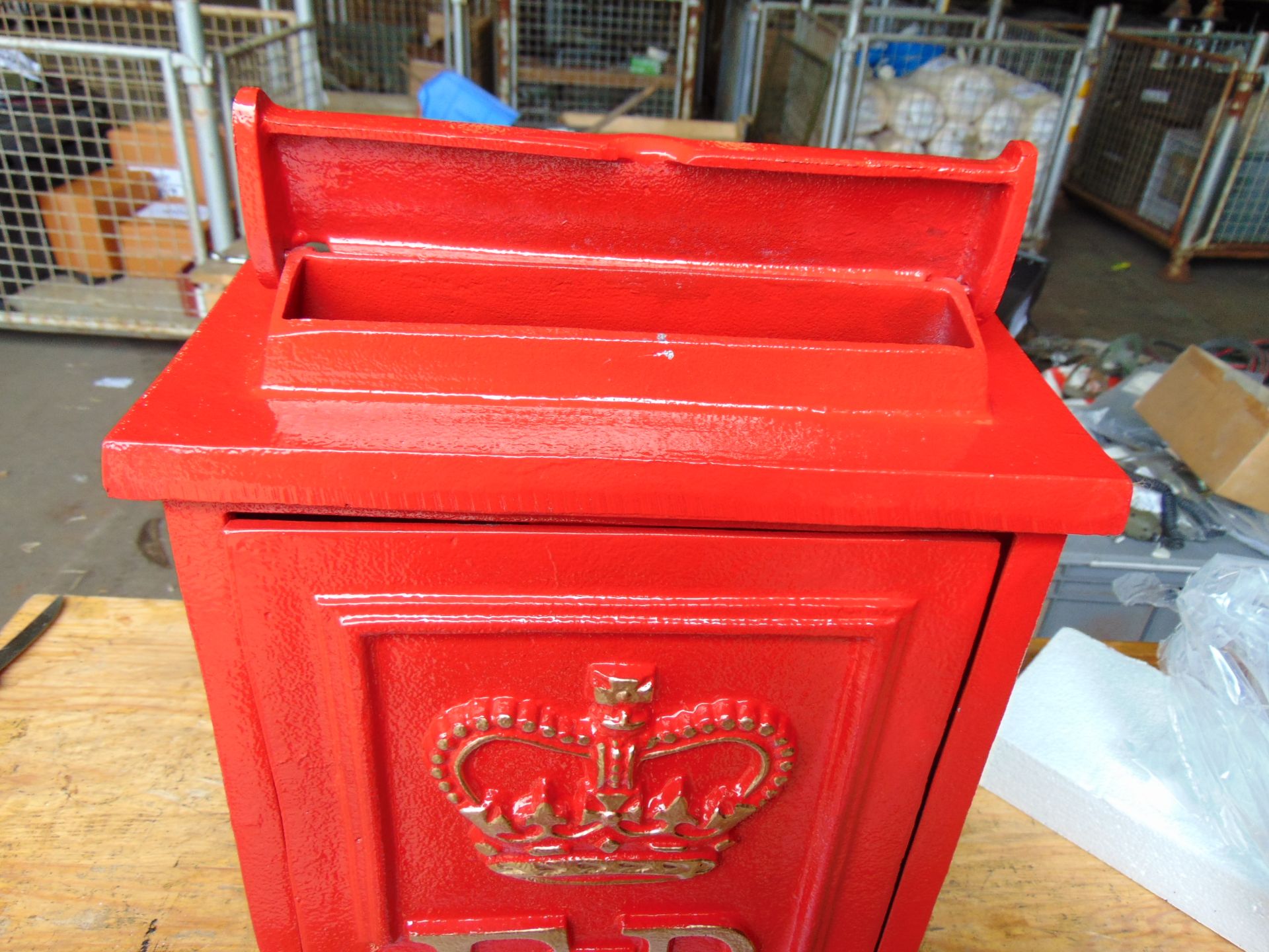 Very Nice New Unused Royal Mail ER Wall Mounted Post Box Top Letter box c/w Keys - Image 5 of 9
