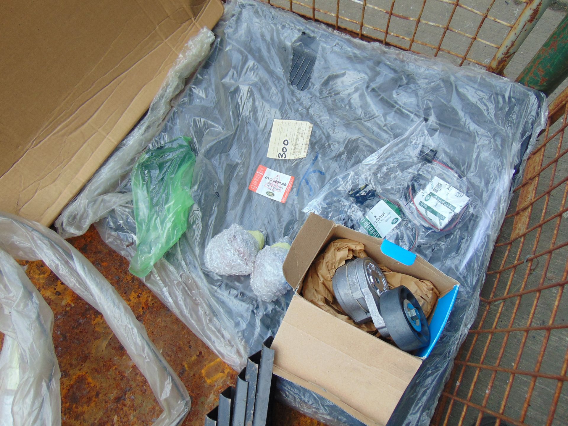 1 x Stillage of New Unissued Land Rover Spares as Shown - Image 4 of 8