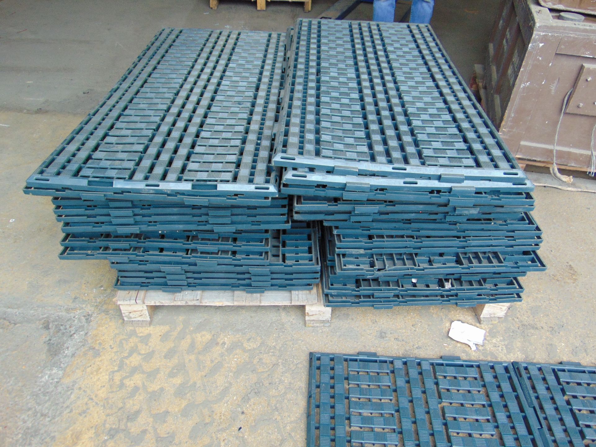 38 x Arca Systems Plastic Interlocking Flooring Sections - 120cm x 60cm - Bild 4 aus 5