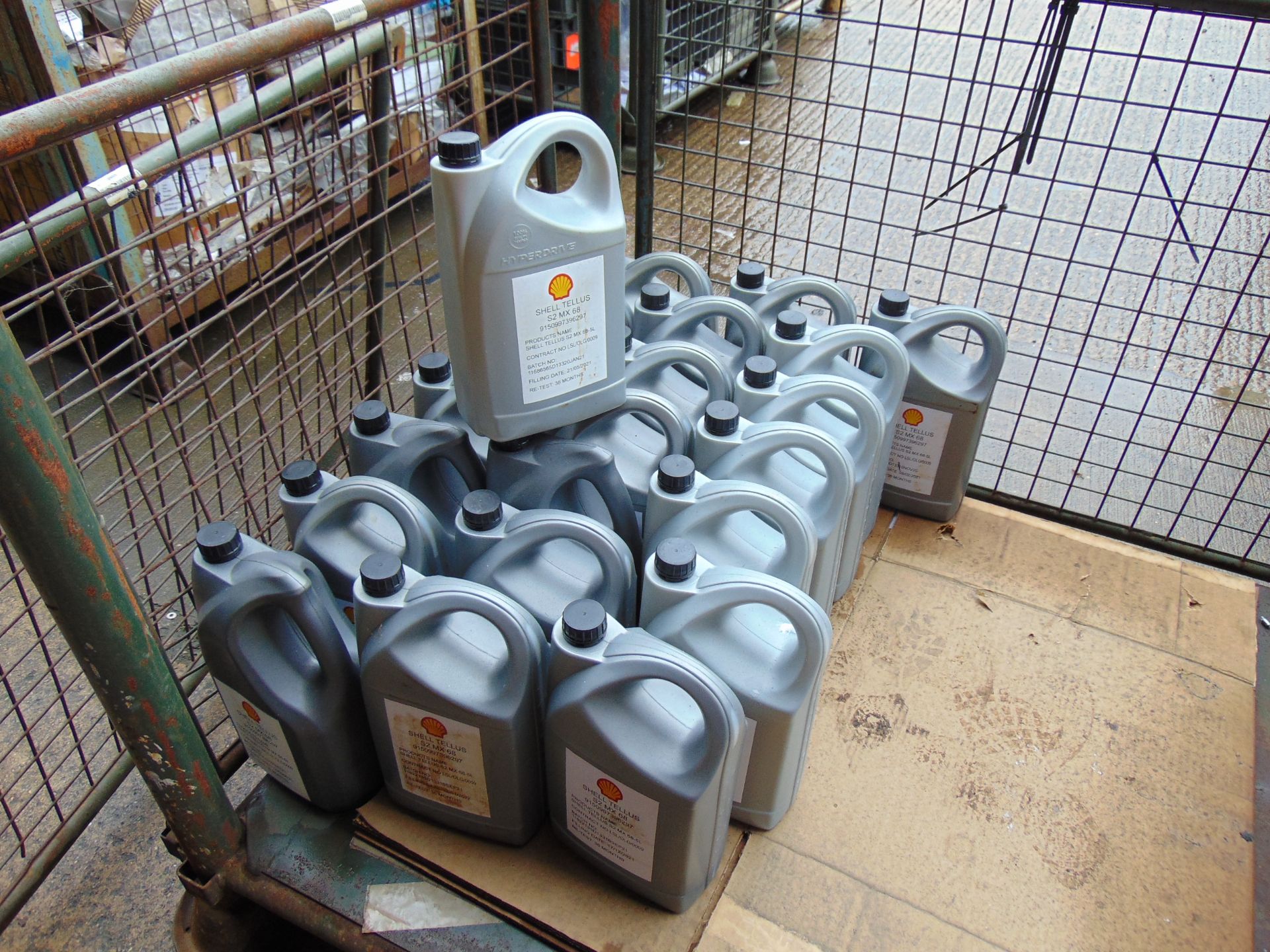 22 x 5 Litre Cans of Shell Tellus S2 MX68, Multigrade Anti wear Hydraulic Oil