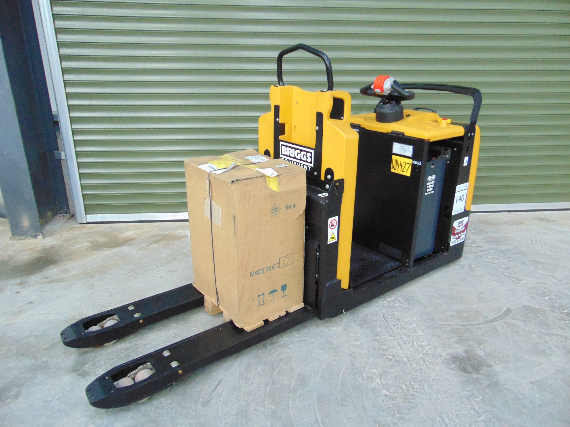 New Unused 2022 Yale MO20 2000Kg Electric Pallet Truck w/ Battery Charger Unit