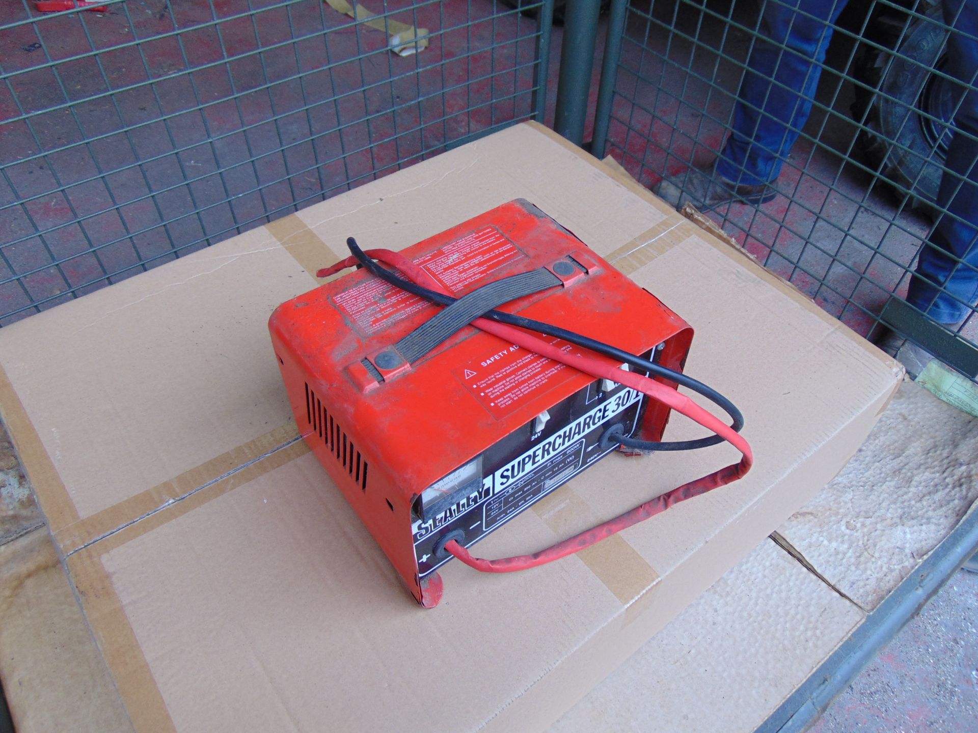 Sealey 240 Volt 12/24 volt Battery Charger - Image 4 of 4