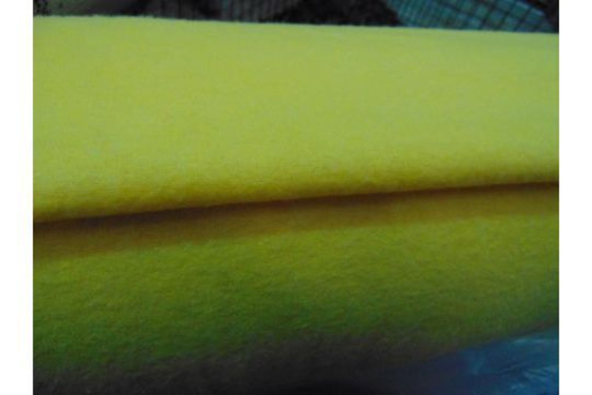 40m x 1 metre Roll of High Quality Yellow Duster New and Unissued - Bild 2 aus 3