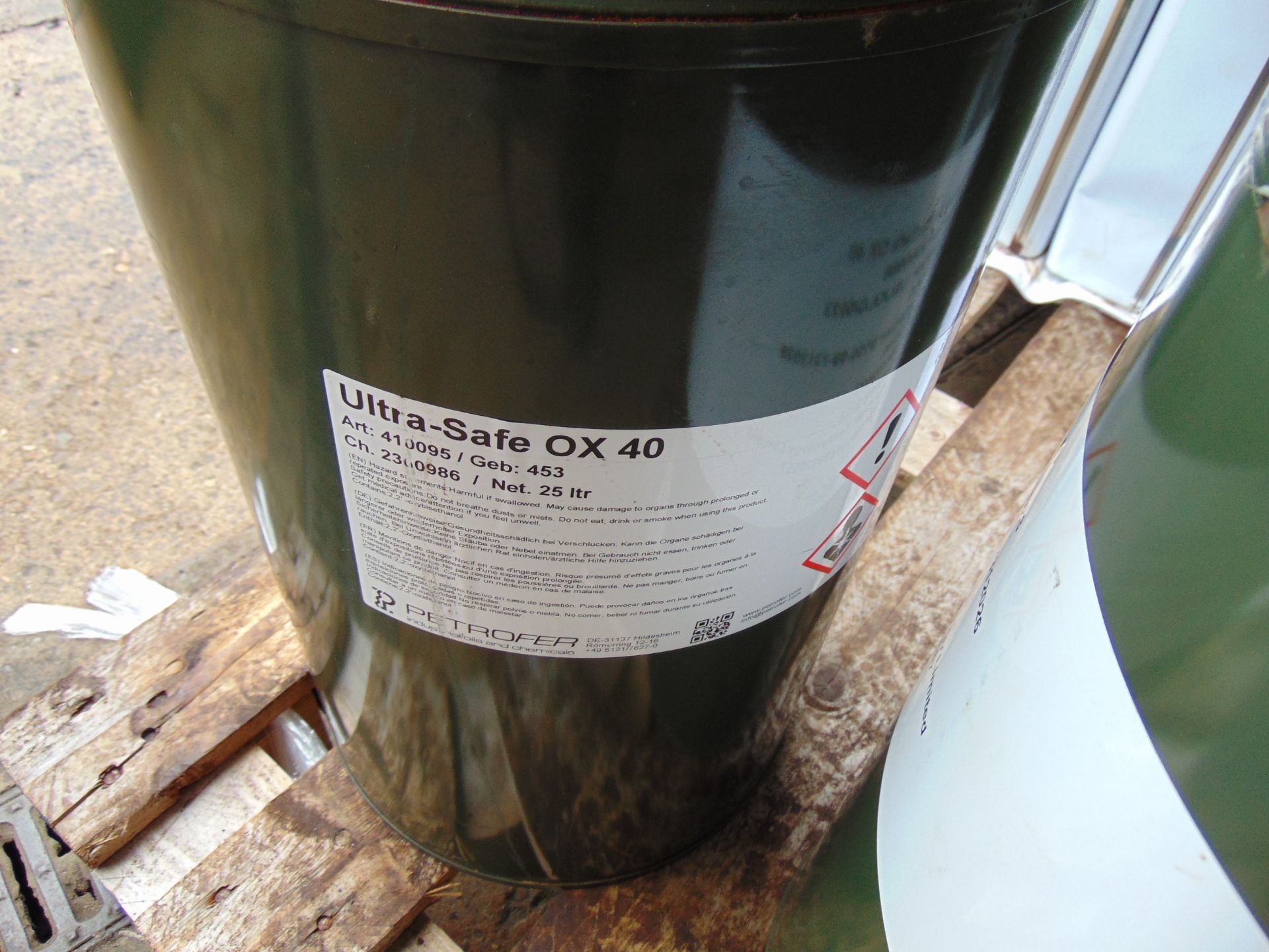 3 x 25 Litre Drums of Ultra Safe OX40 Fire Resistant Hydraulic Oil, New Unissued MoD Reserve Stocks - Image 3 of 4