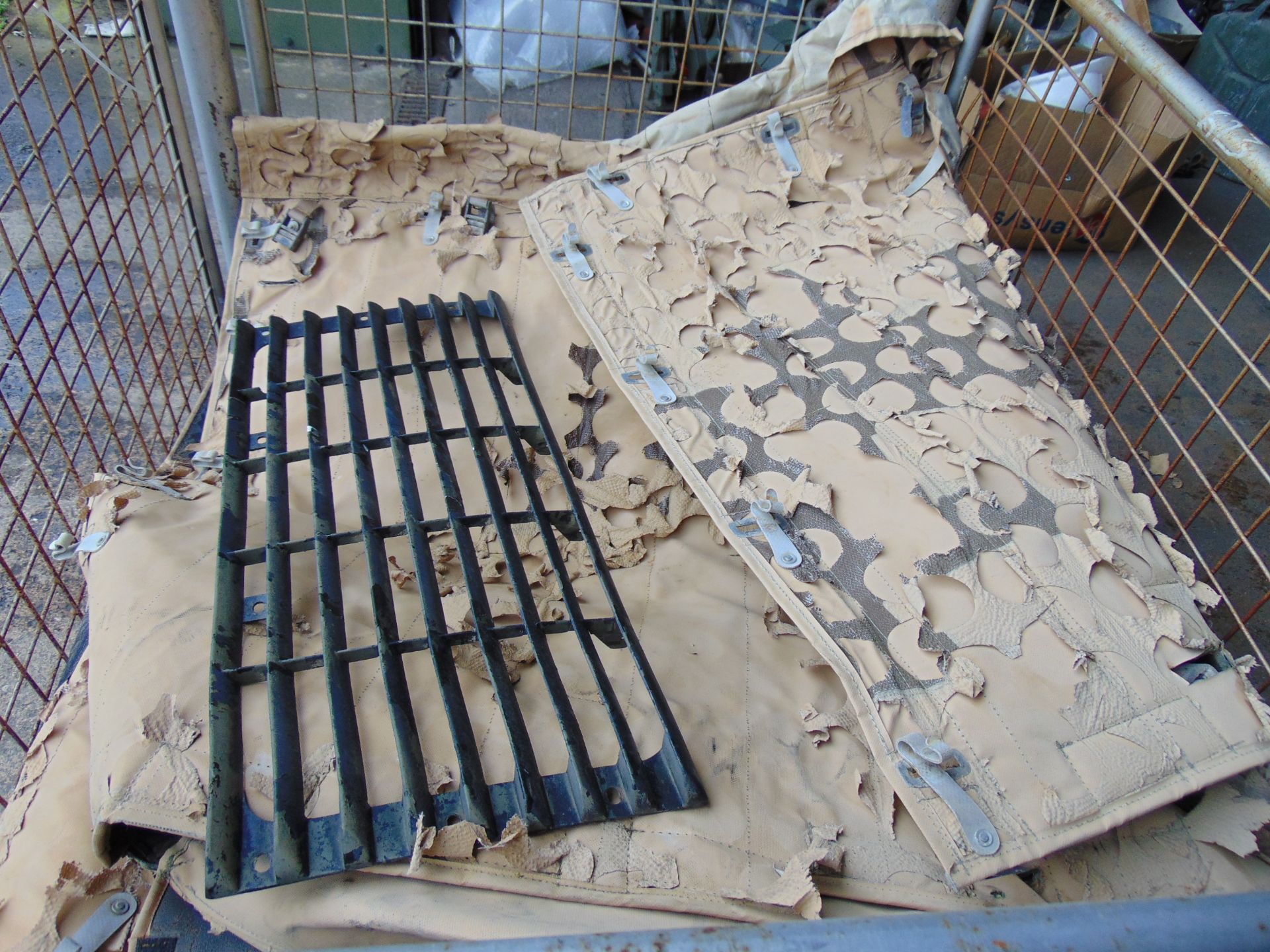 1 x Stillage of Land Rover Desert Camo Panels and Defender Grill - Image 3 of 6