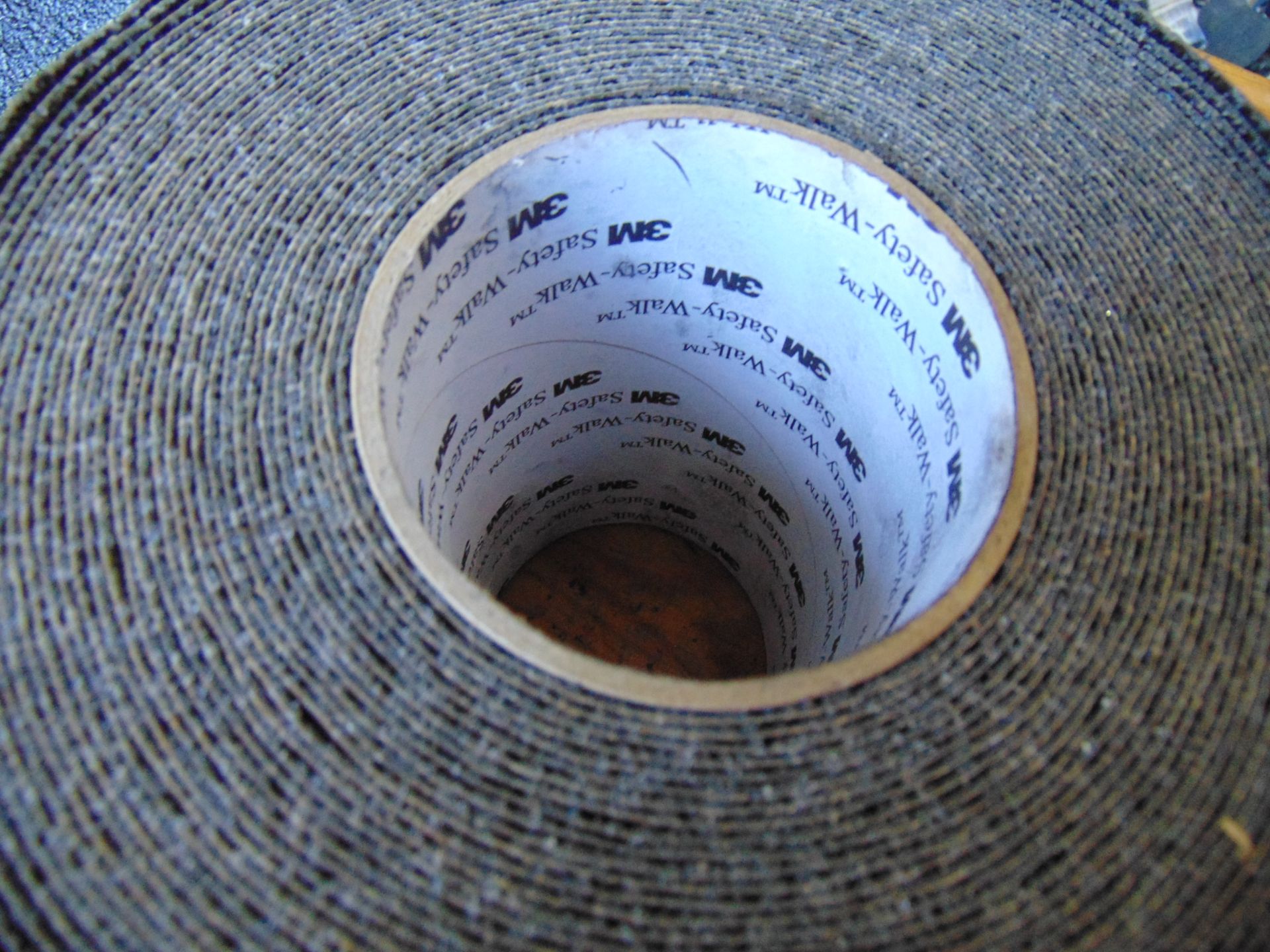 1 x Large Roll of 3M Safety Walk Non Slip Walk Way Tape, MoD Reserve Stock Unissued - Image 6 of 6