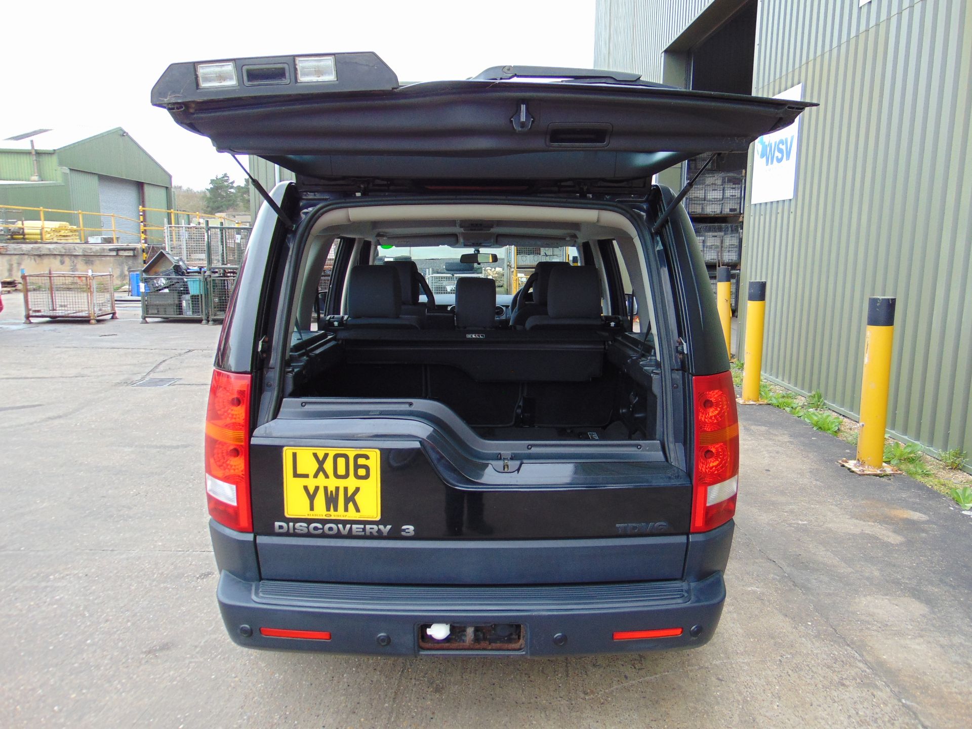 2006 Land Rover Discovery 3 TDV6 2.7 Ltr Auto - 4WD - 5 dr 7 Seater - Black - Image 11 of 49