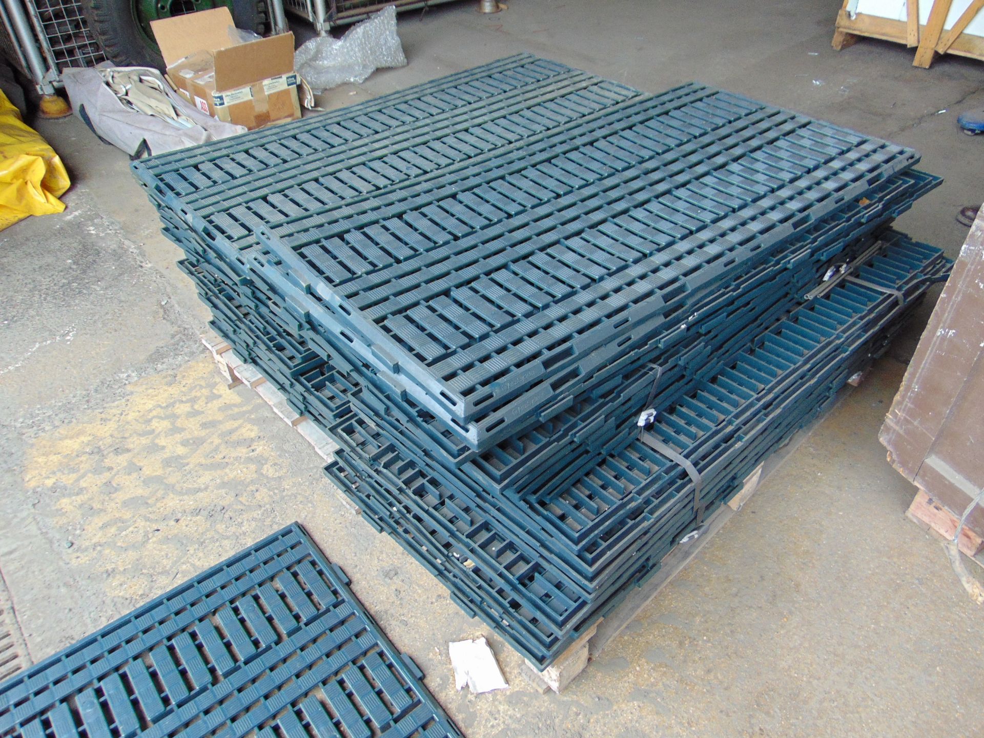 38 x Arca Systems Plastic Interlocking Flooring Sections - 120cm x 60cm - Bild 3 aus 5