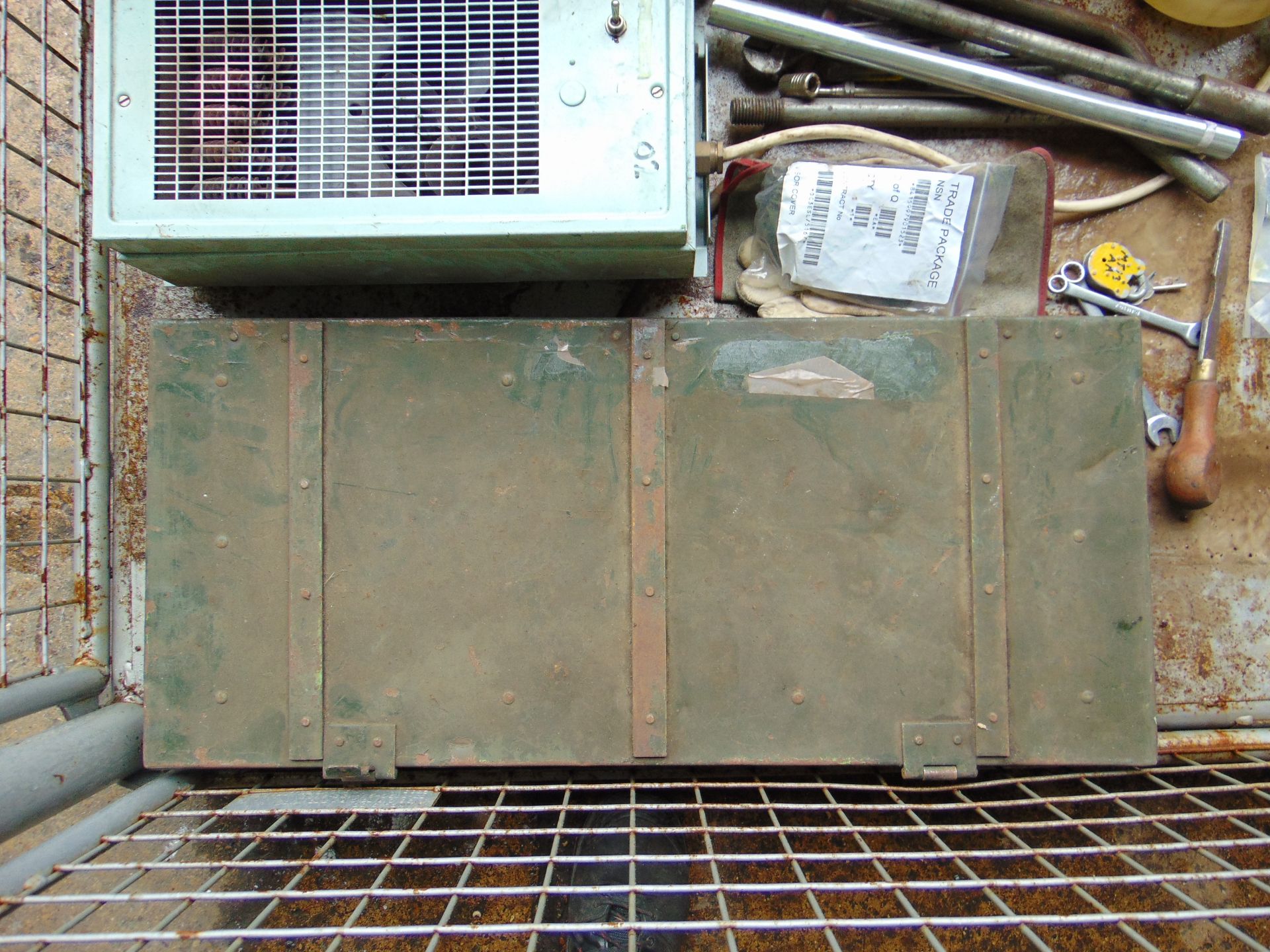1 x Stillage Dehumidifier. Tools, Heater ect. - Image 5 of 6
