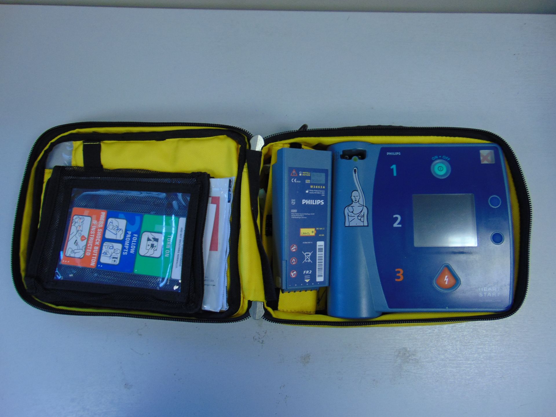 Heartstart FR2+ Semi-Automatic Defibrillator Unit in Carry Case - Image 3 of 3