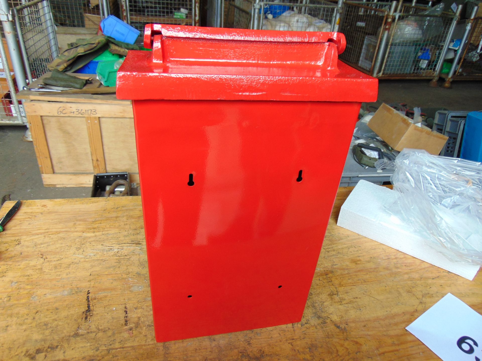 Very Nice New Unused Royal Mail ER Wall Mounted Post Box Top Letter box c/w Keys - Image 9 of 9