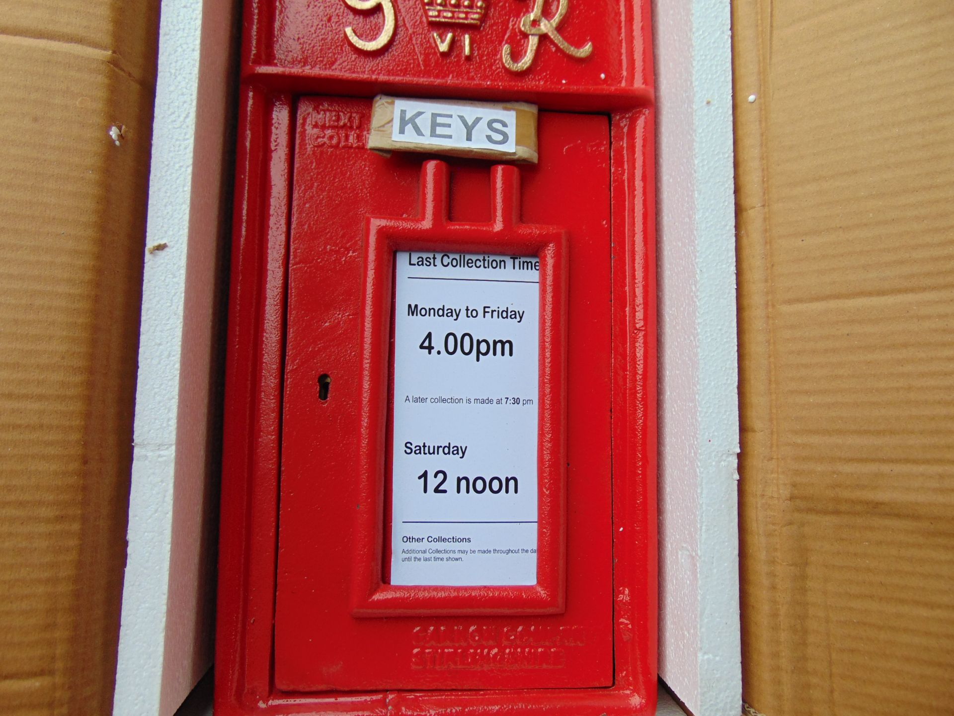 Cast Iron GR Royal Mail Red Post Box c/w Keys and Delivery Panels - Image 5 of 10