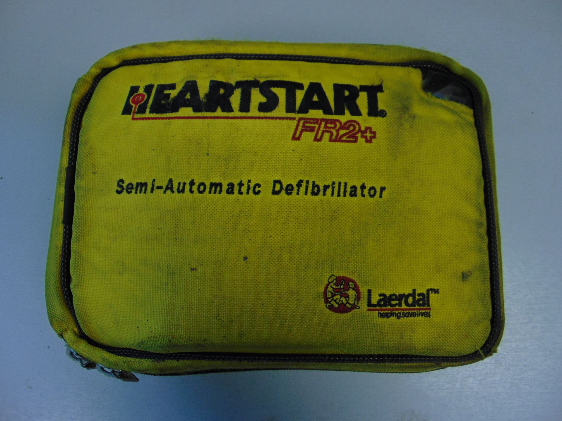 Heartstart FR2+ Semi-Automatic Defibrillator Unit in Carry Case - Image 2 of 3