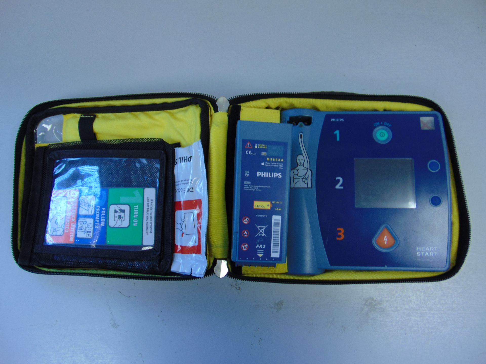 Heartstart FR2+ Semi-Automatic Defibrillator Unit in Carry Case - Image 3 of 3