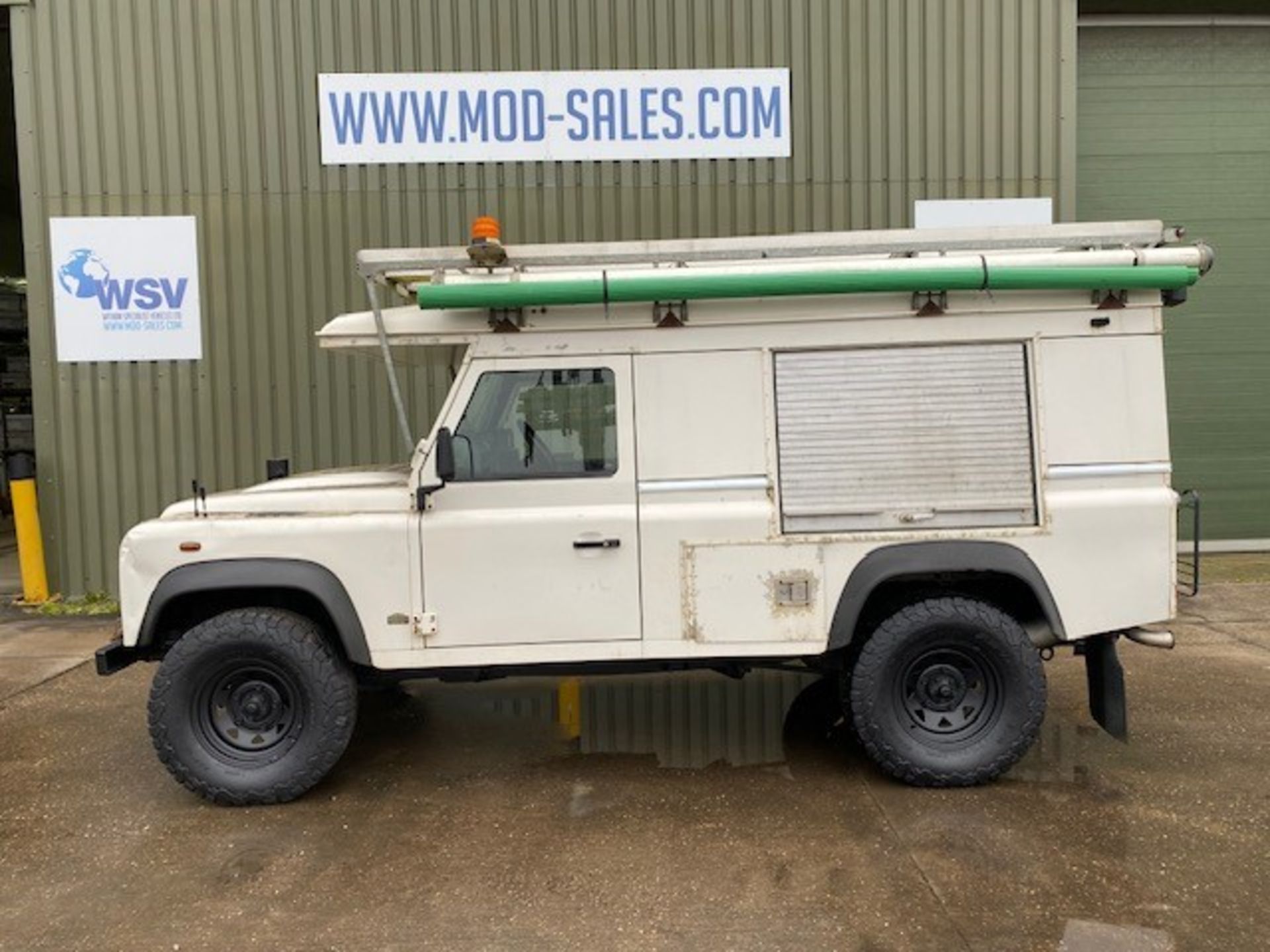 Land Rover Defender 110 2.4 Utility (mobile workshop) - Image 8 of 64