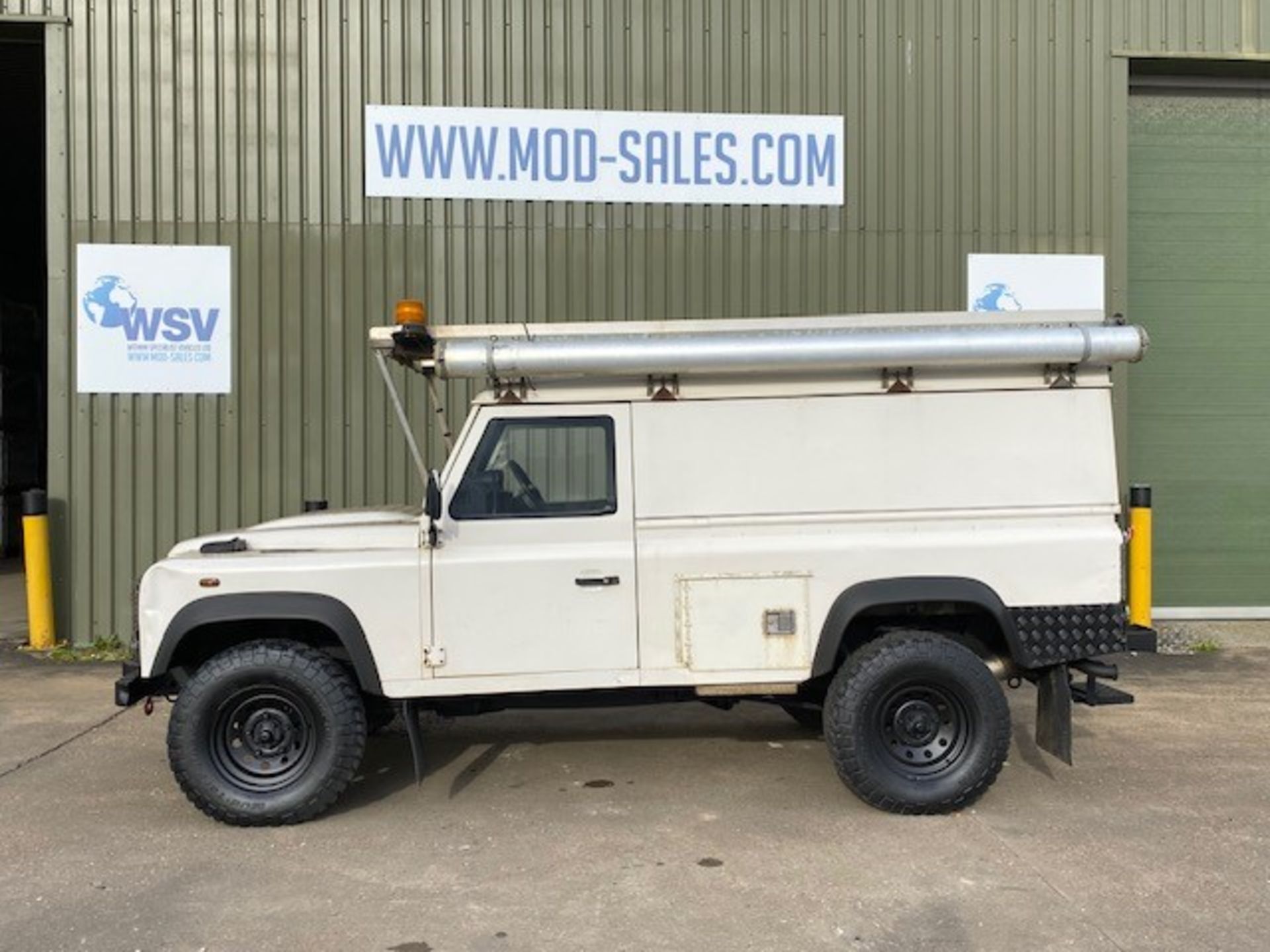 Land Rover Defender 110 Utility - Image 8 of 60