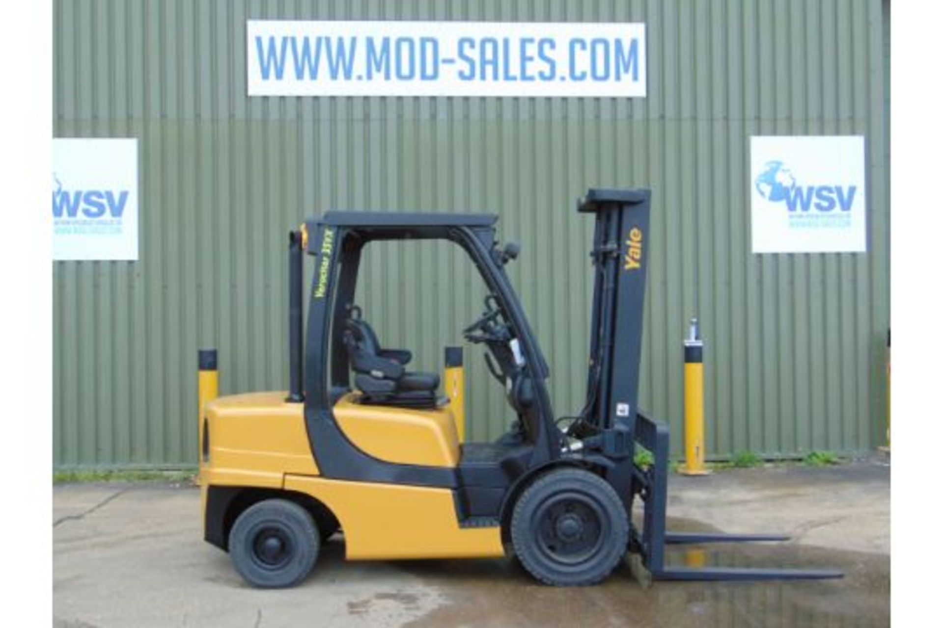 2011 Yale GDP35VX Fork Lift Truck - Triple 3 Stage Mast w/ Side Shift