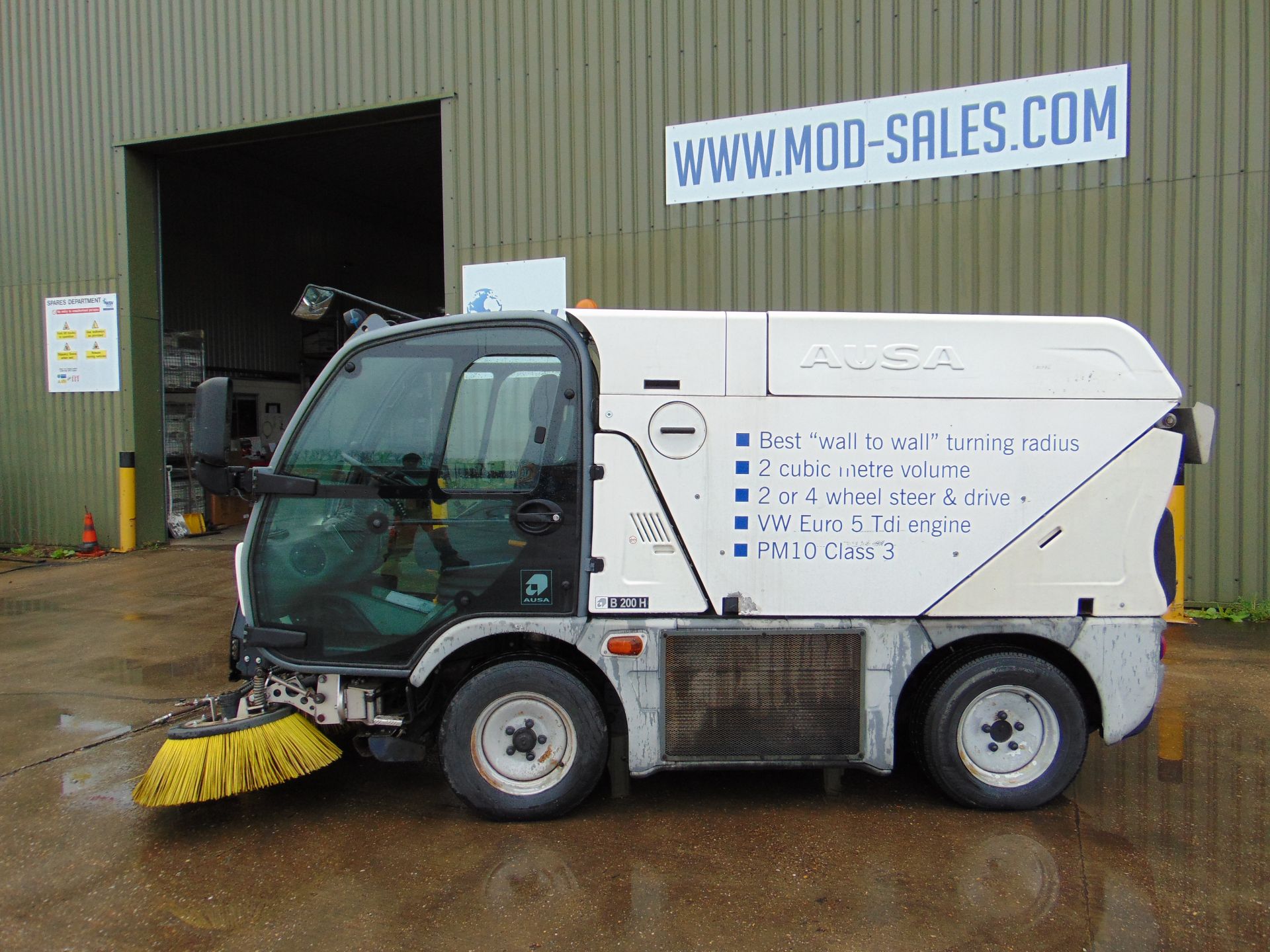 2013 Ausa B200H Road Sweeper - VW TDI Diesel Engine - Image 2 of 43