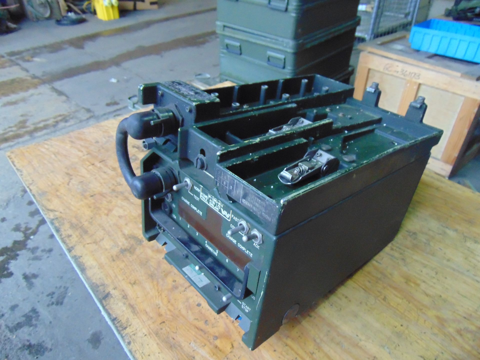 Clansman Widney Aishe Intelligent Battery Management Unit/Charger c/w Tray and Lead for Land Rover - Image 5 of 6