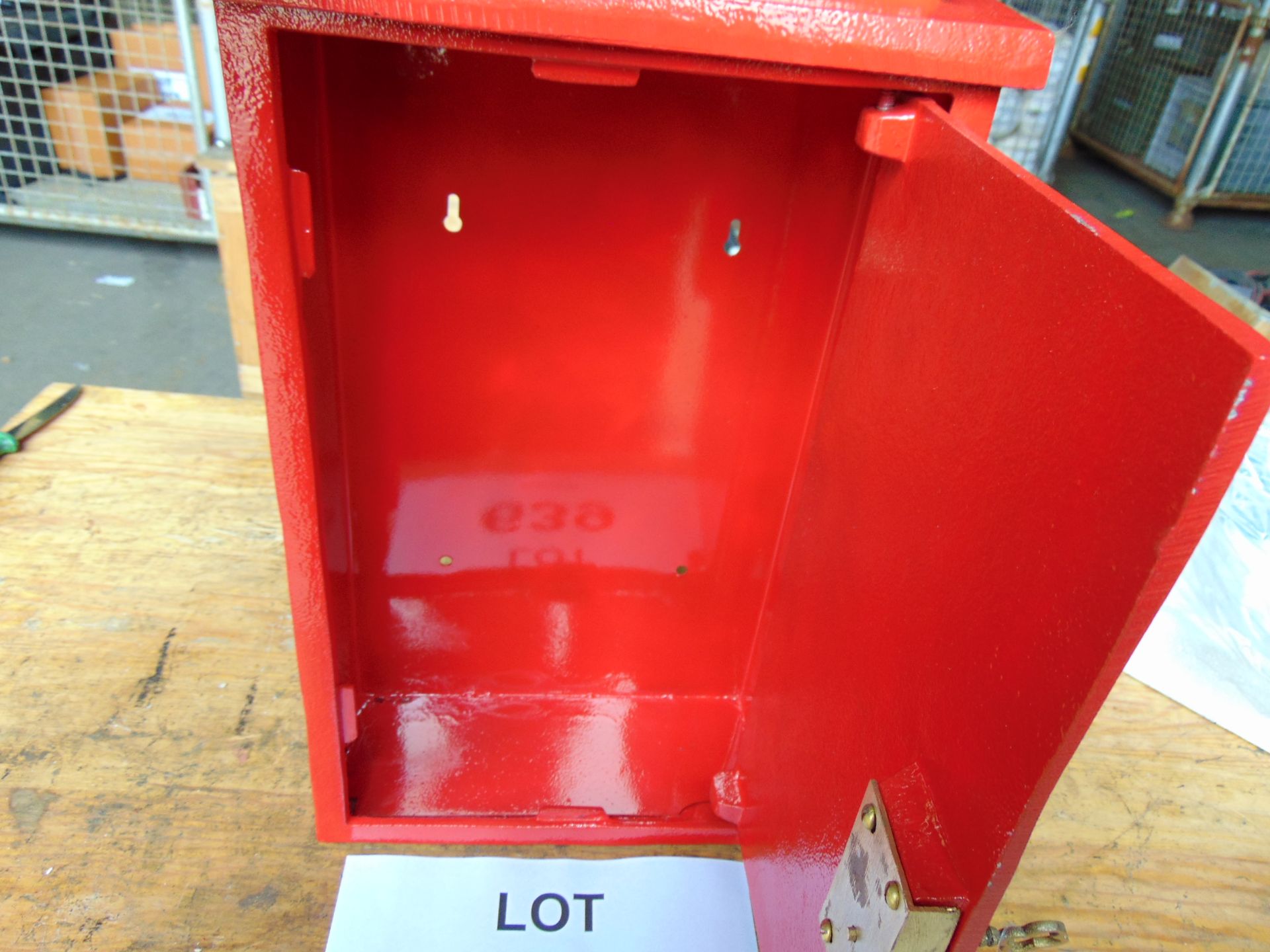Very Nice New Unused Royal Mail ER Wall Mounted Post Box Top Letter box c/w Keys - Image 6 of 9