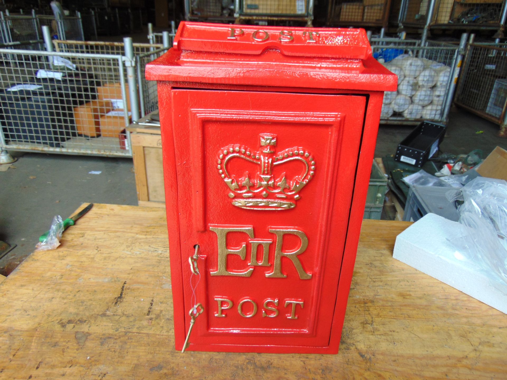 Very Nice New Unused Royal Mail ER Wall Mounted Post Box Top Letter box c/w Keys - Image 3 of 9