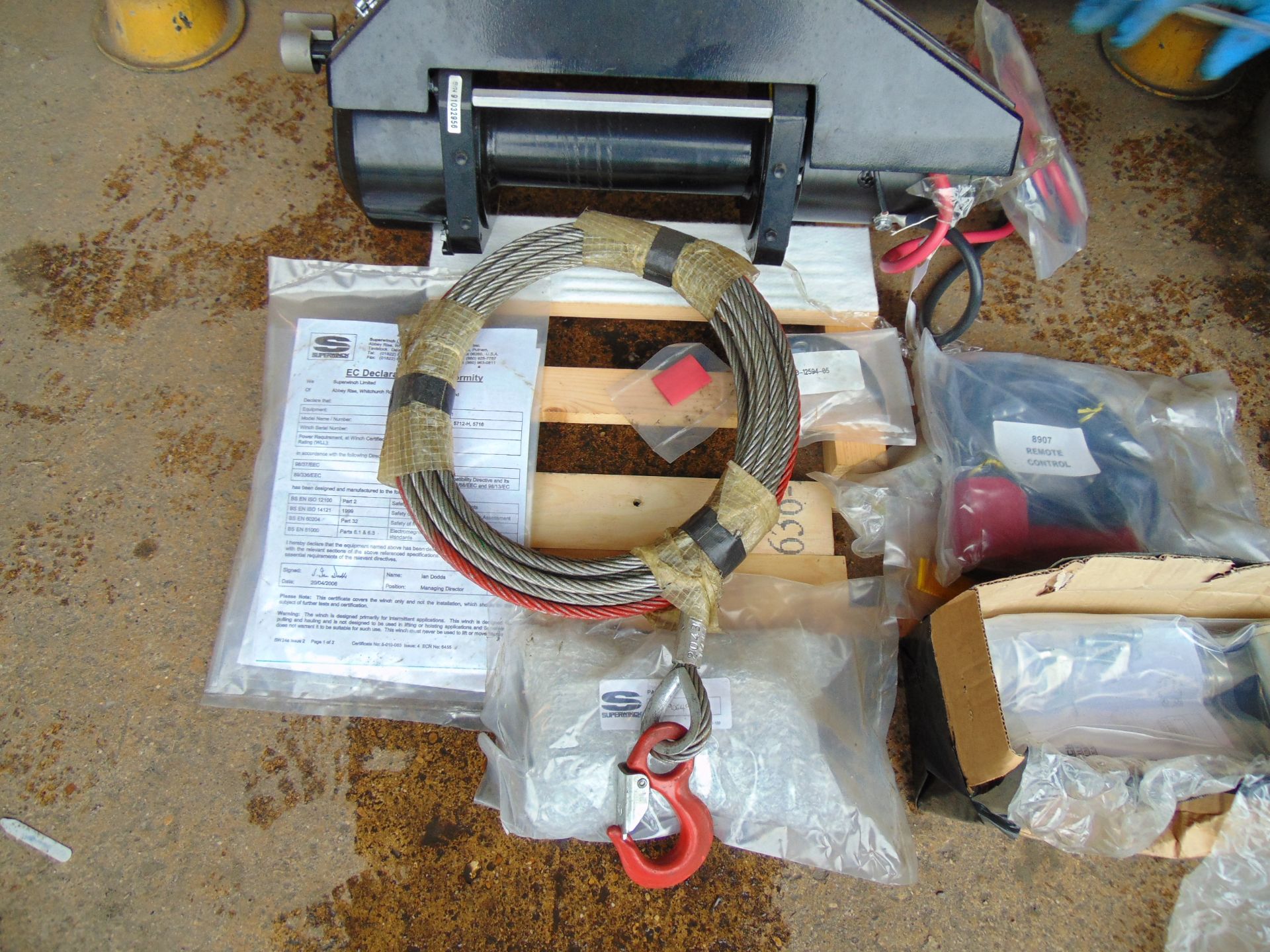 New Unissued Super Winch S9000 c/w Fitting Kit, Rollers, Cable, Remote Electrics 12 Volt - Image 7 of 14