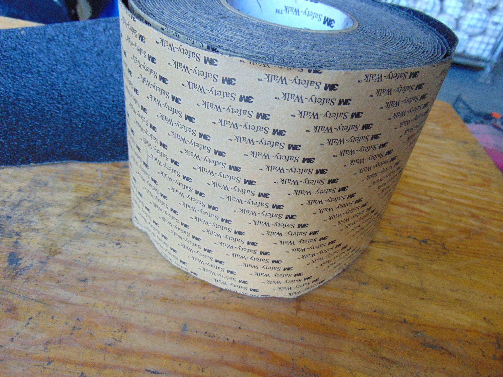 1 x Large Roll of 3M Safety Walk Non Slip Walk Way Tape, MoD Reserve Stock Unissued - Image 5 of 6