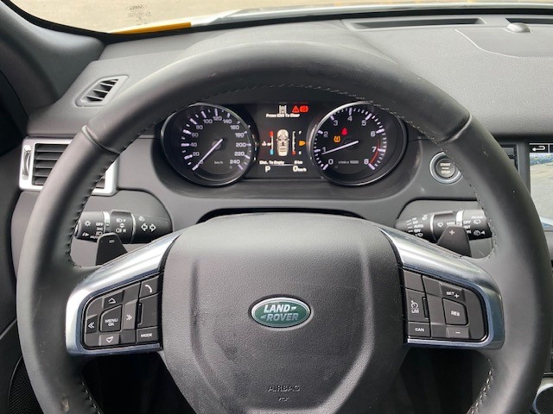 Unused Land Rover Discovery Sport 2.0Si4 HSE Luxury, LHD, year 2015, delivery mileage - 30KMs only! - Image 19 of 48