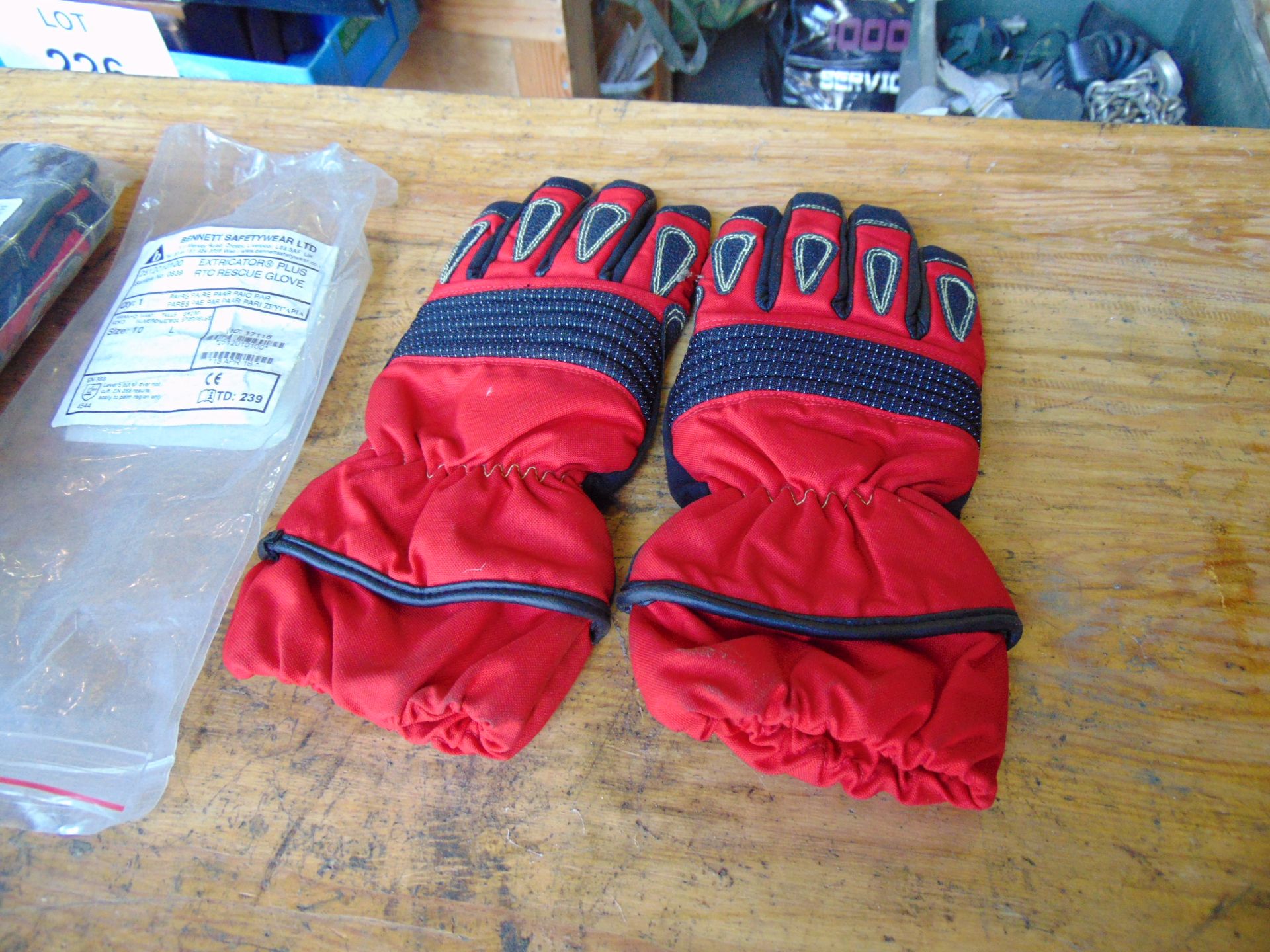 2 x Pair of New Unissued Extractor Plus RTC Rescue Gloves - Image 3 of 4