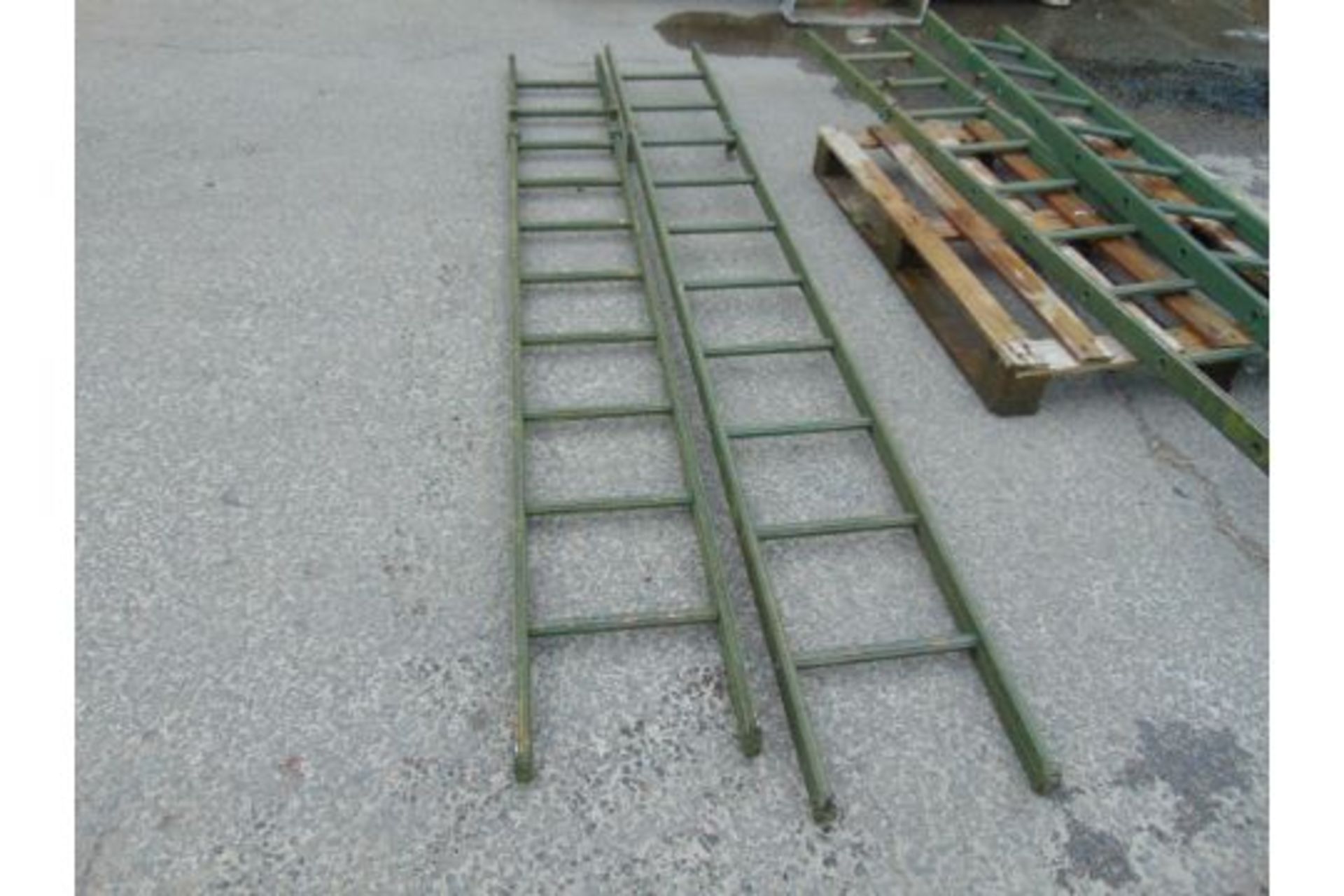 2 x 9ft Vehicle Access Ladder Aluminium - Image 3 of 3