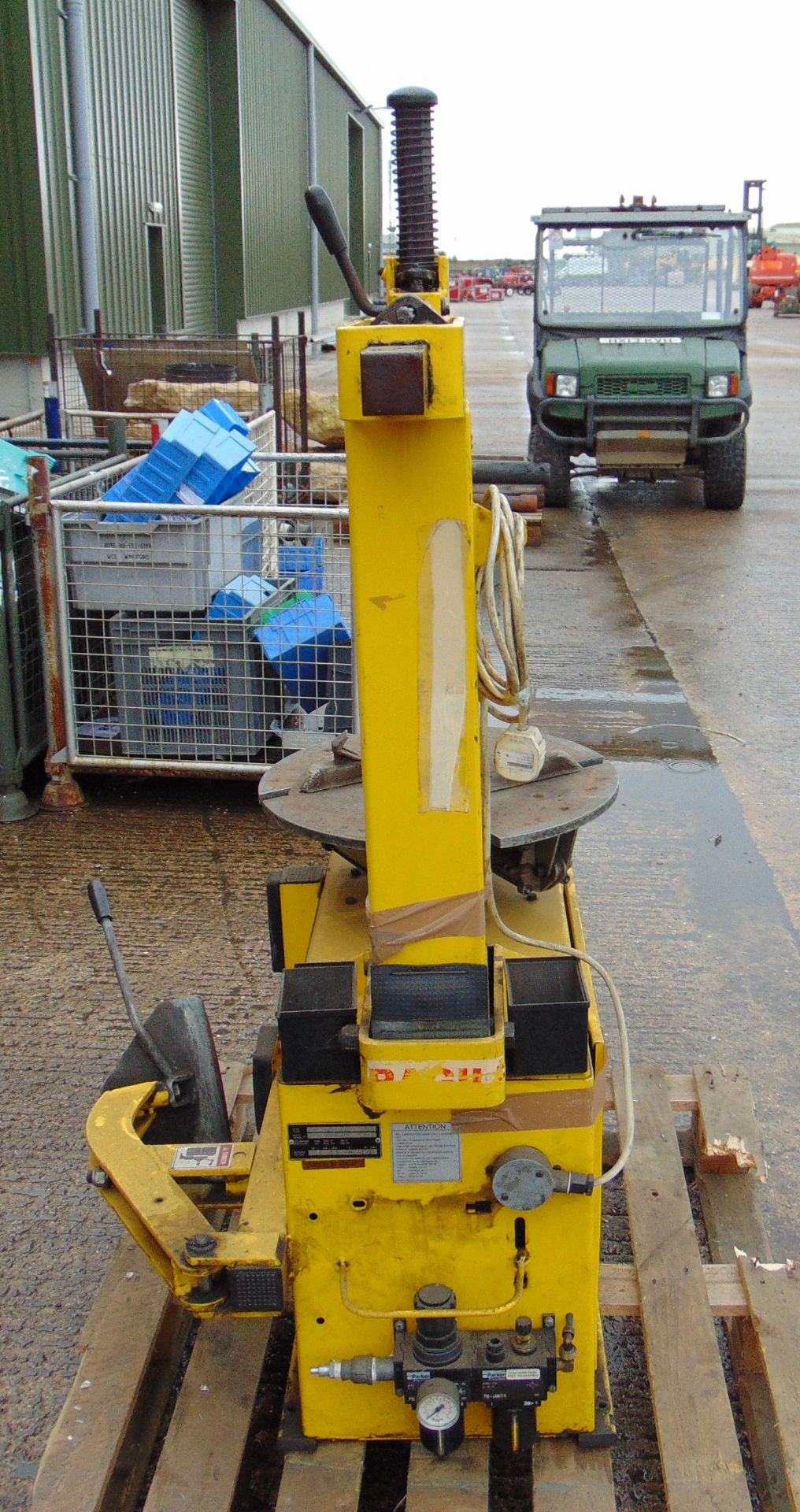 Dunlop DTM/200 Tyre Changer Machine - 240 Volt - Image 6 of 13