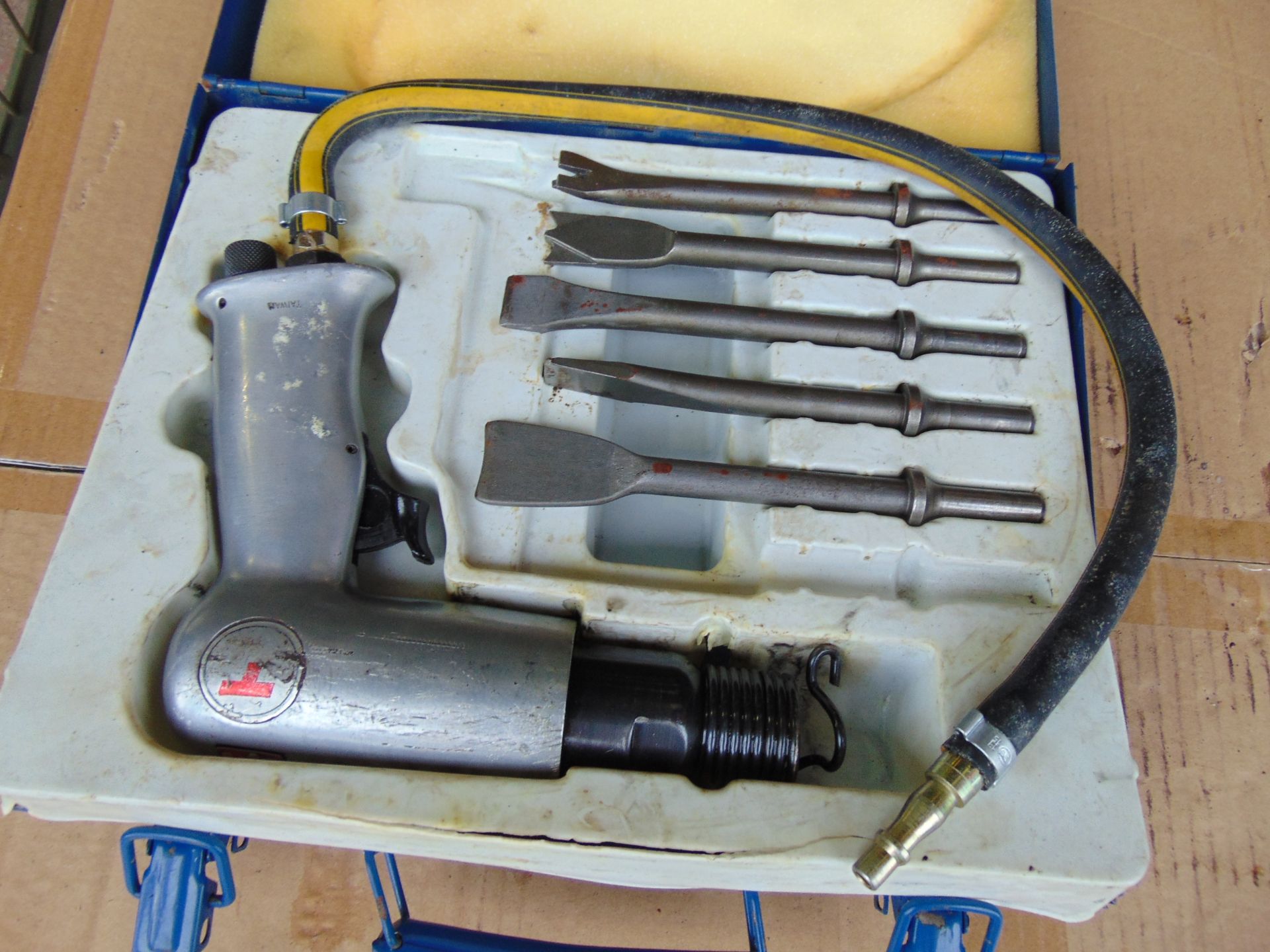 Desoutter Universal Air Chisel Kit from UK Fire Service Workshop in Case with Accessories - Image 4 of 8