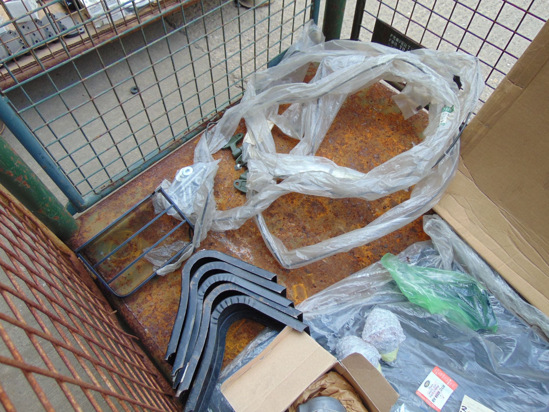 1 x Stillage of New Unissued Land Rover Spares as Shown - Image 8 of 8