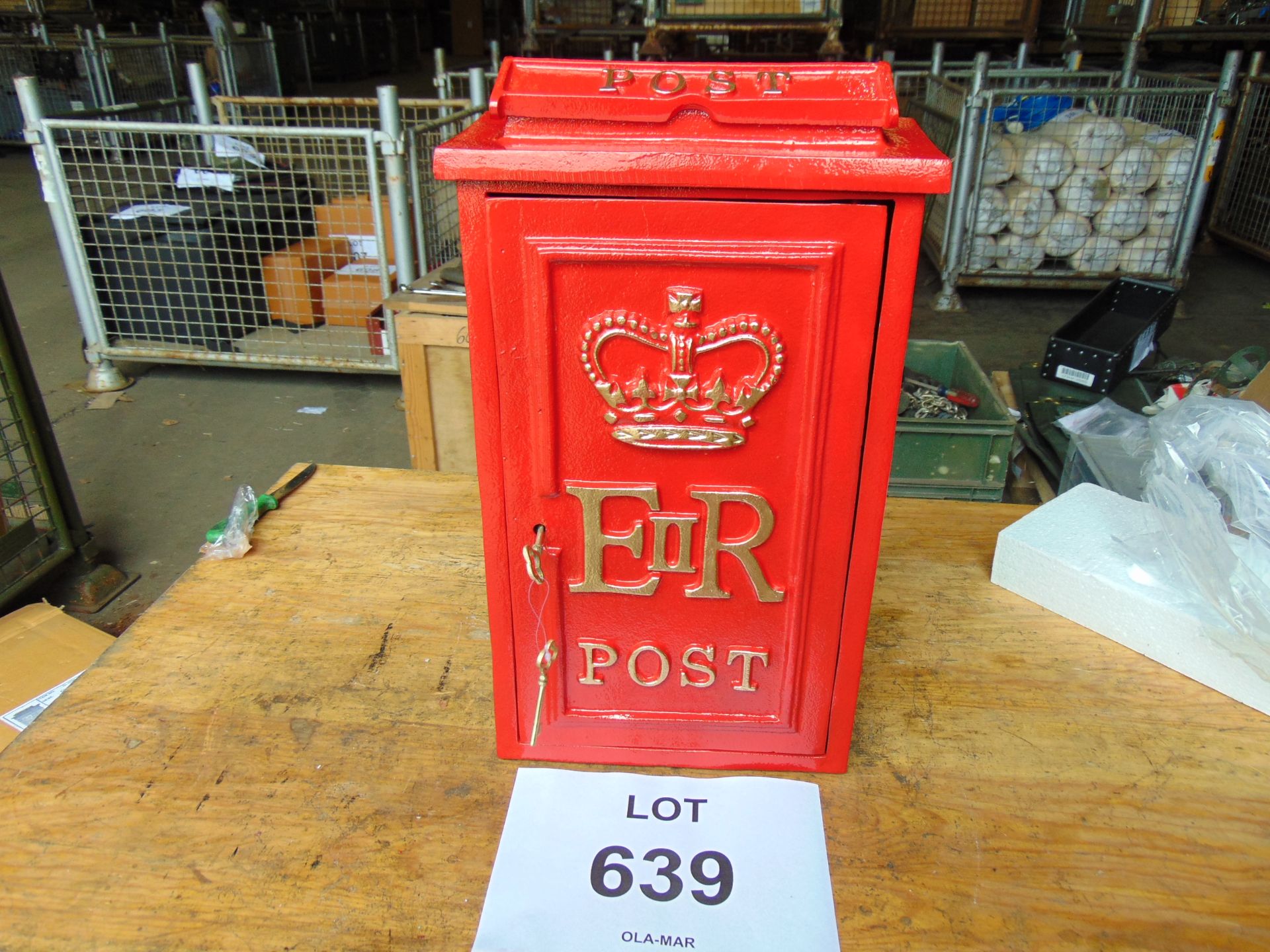 Very Nice New Unused Royal Mail ER Wall Mounted Post Box Top Letter box c/w Keys