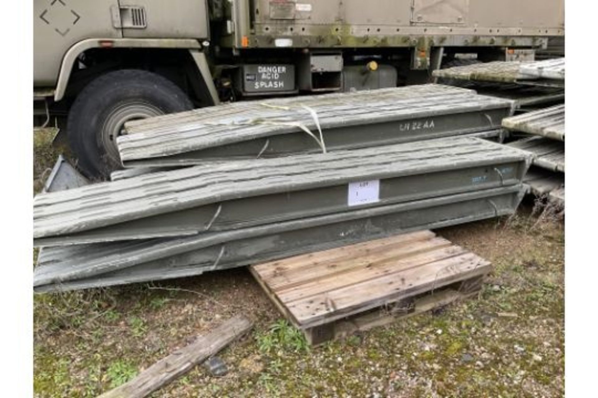 1X PAIR OF HEAVY DUTY ALUMINIUM 10 FT LOADING RAMPS DESIGNED FOR LOADING TANK/ MILITARY EQUIPMENT