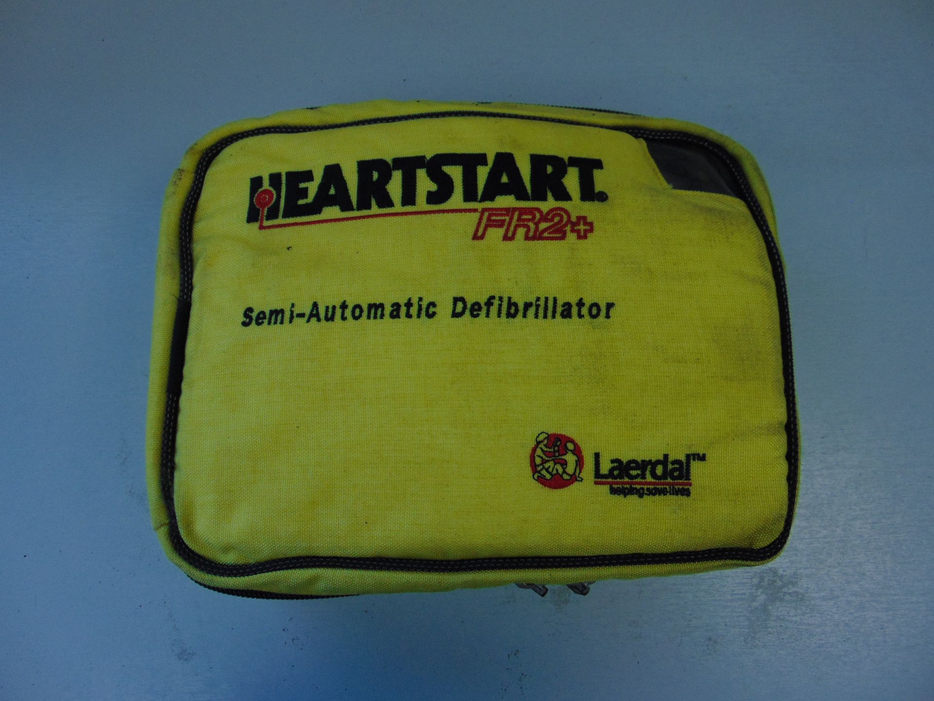 Heartstart FR2+ Semi-Automatic Defibrillator Unit in Carry Case - Image 2 of 3