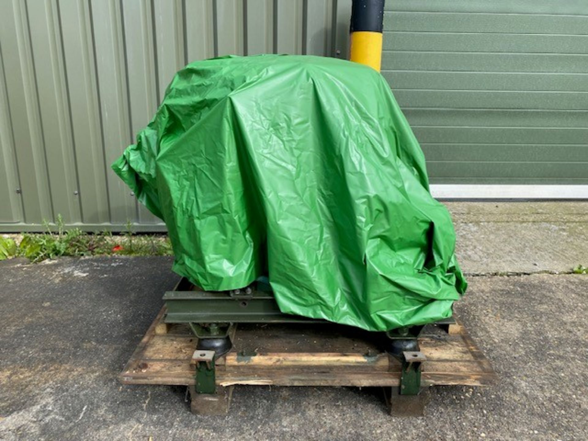 Land Rover 2.25 Litre Reconditioned Petrol Engine - Image 25 of 28