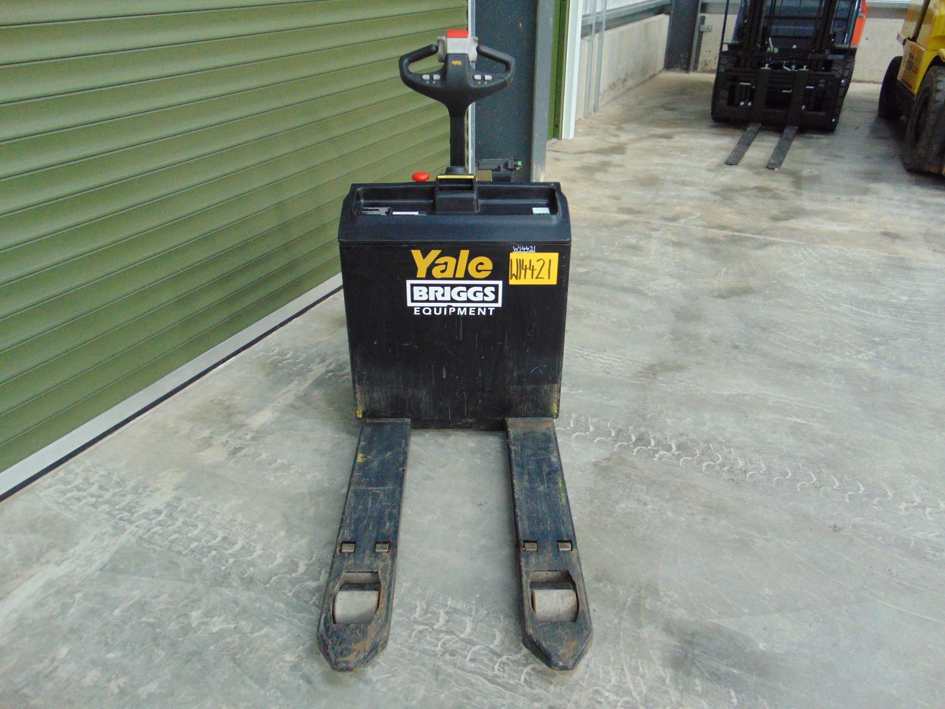 2020 Yale MP20 Electric Pallet Jack w/ Battery Charger Unit - Image 4 of 23