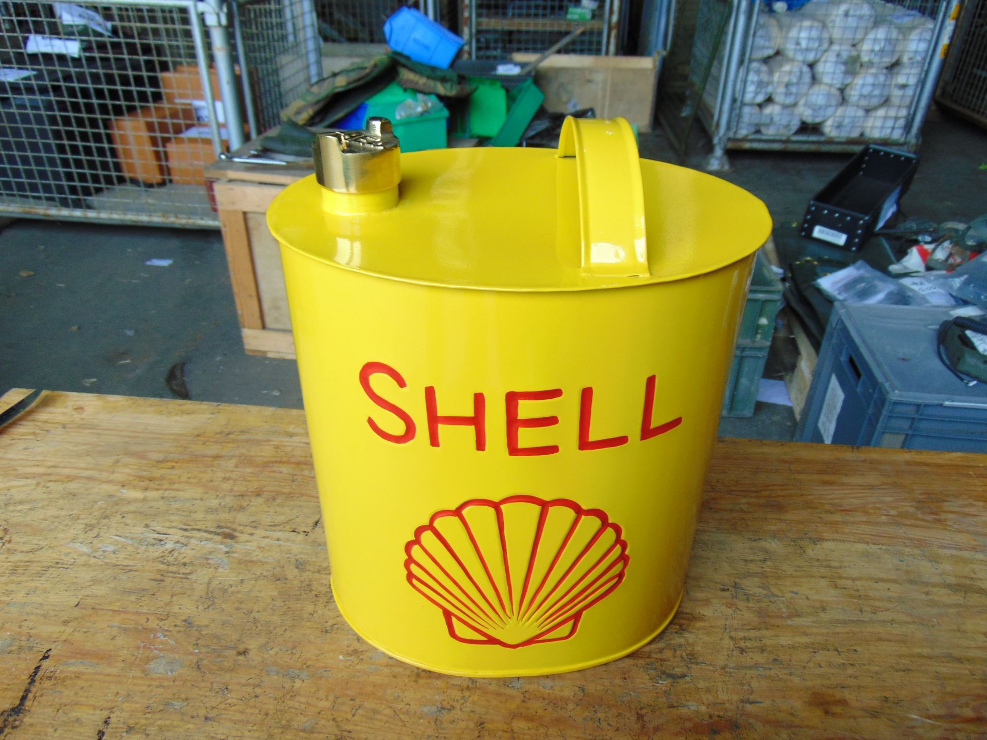 New Unused Large Shell 2 Gall Oval Fuel/Oil Can c/w Brass Cap - Bild 6 aus 6
