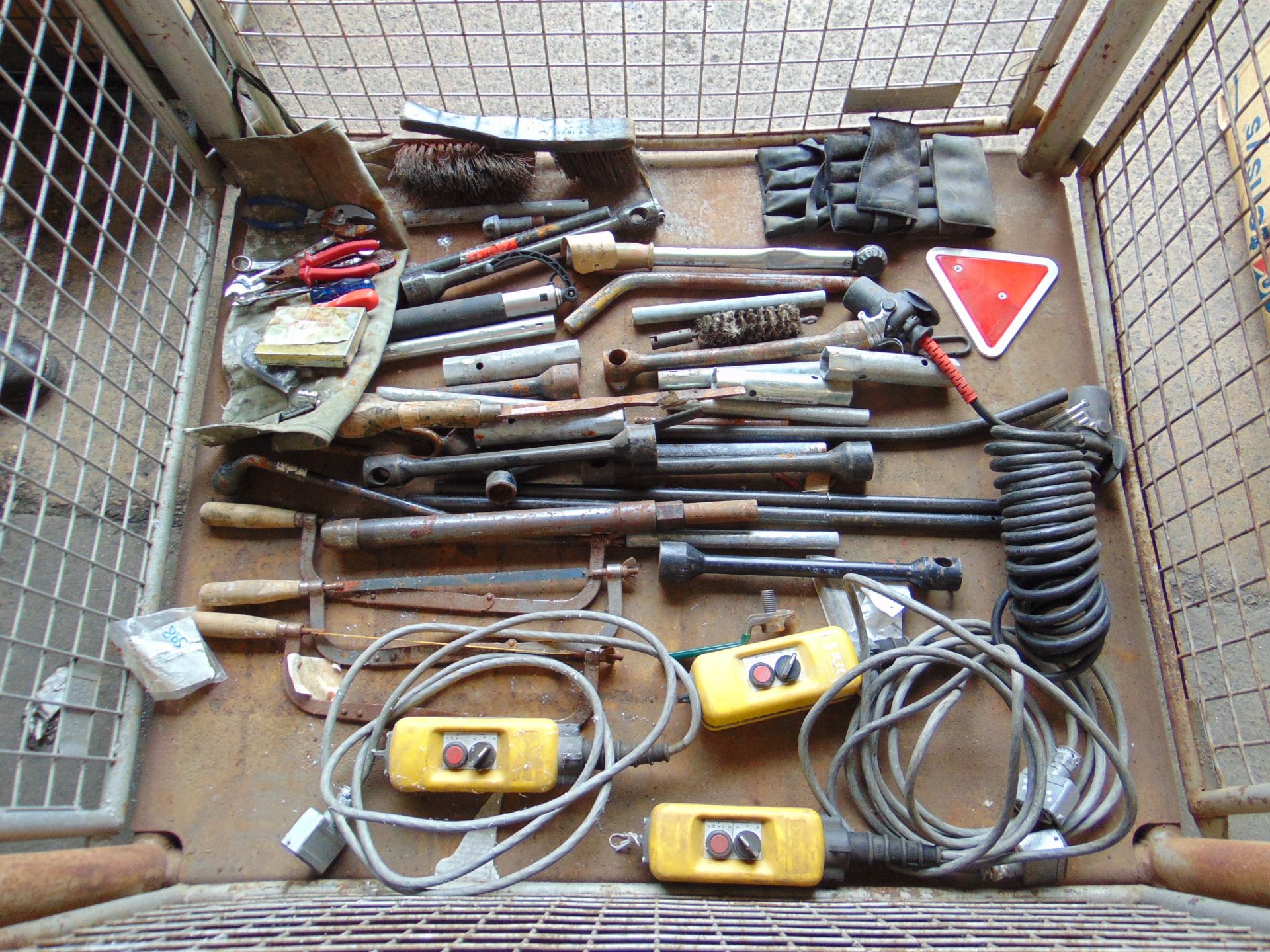 Stillage of Tools, Remote Controls, Trailer Electrical Connectors Eect