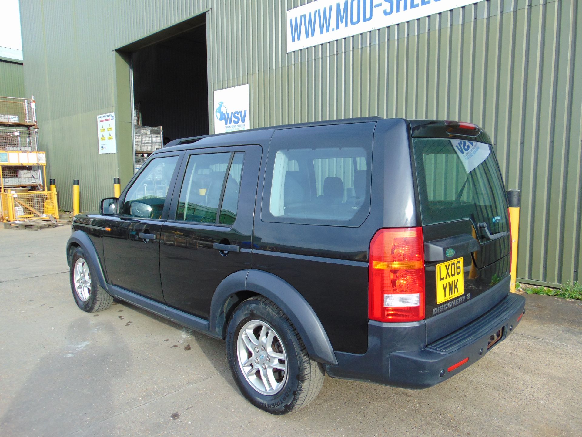 2006 Land Rover Discovery 3 TDV6 2.7 Ltr Auto - 4WD - 5 dr 7 Seater - Black - Image 3 of 49