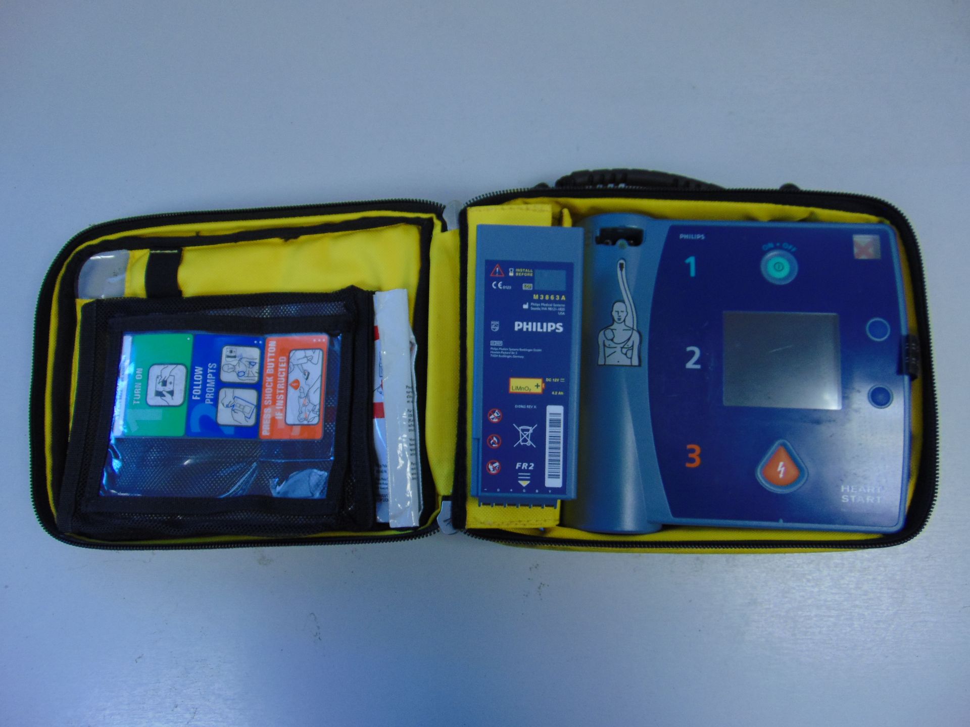 Heartstart FR2+ Semi-Automatic Defibrillator Unit in Carry Case - Image 3 of 3