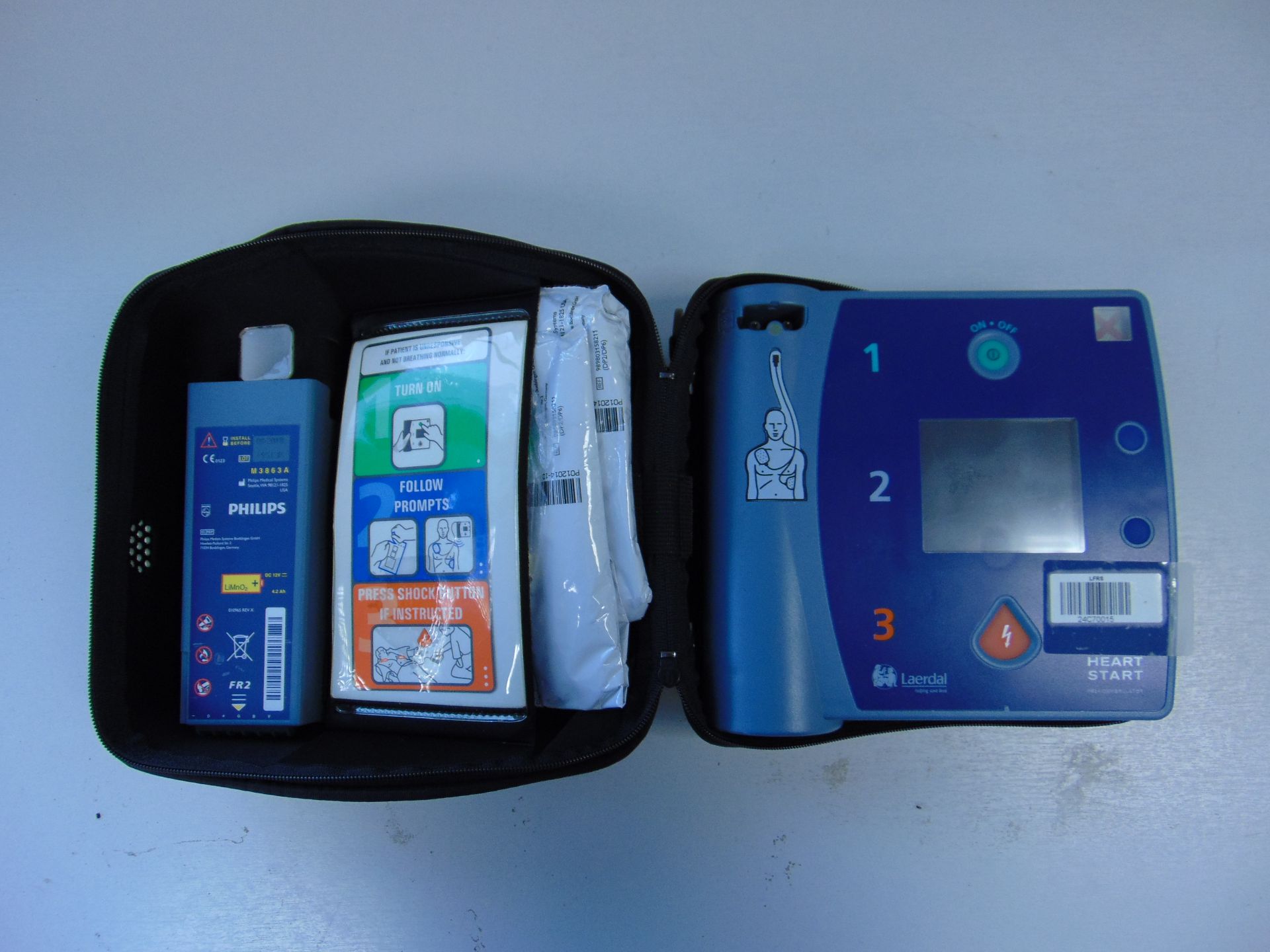 Heartstart FR2+ Semi-Automatic Defibrillator Unit in Carry Case - Image 3 of 3