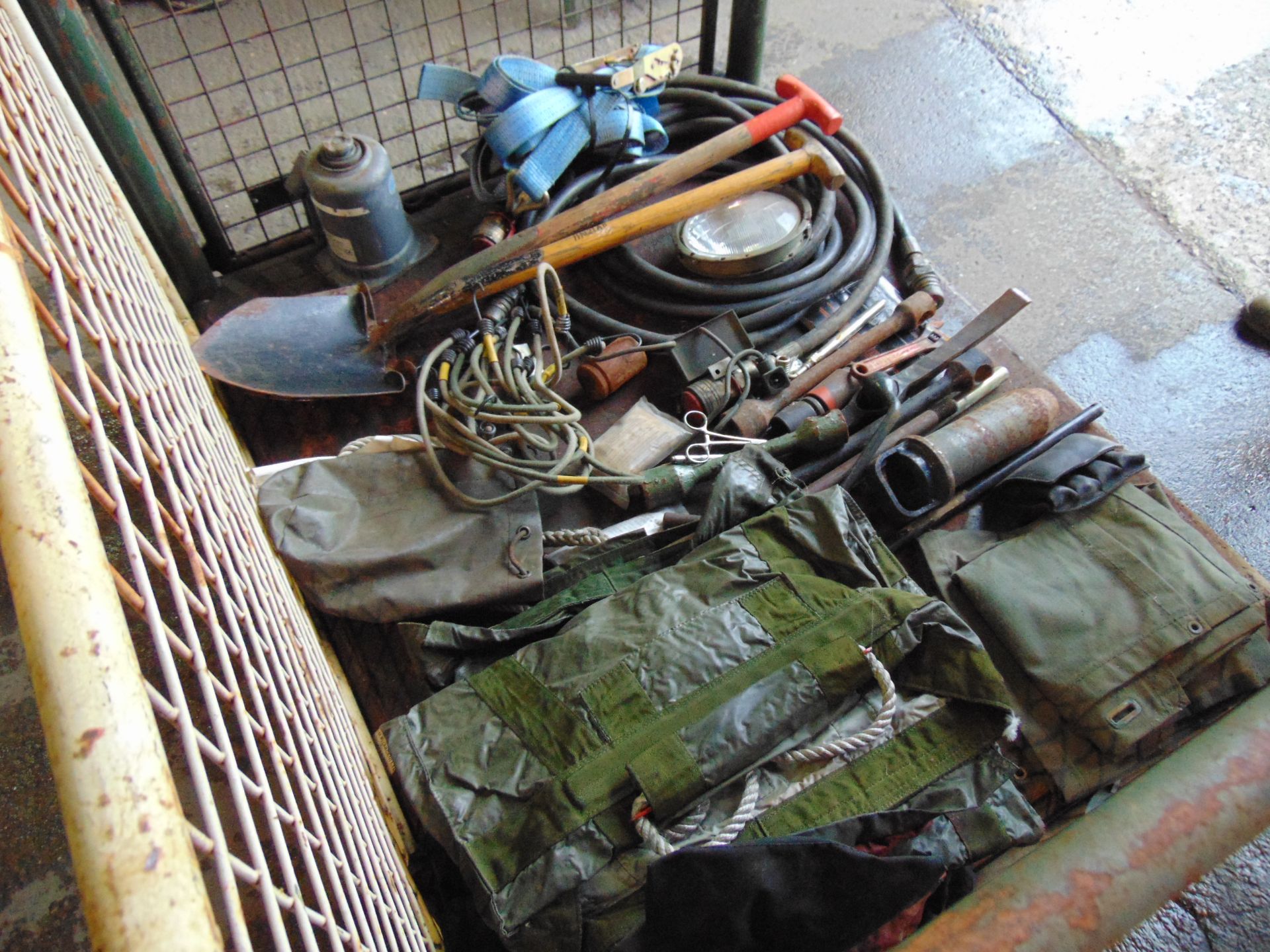 1 x Stillage Tools, Shovels, Jacks, Ratchet Straps etc - Image 4 of 6