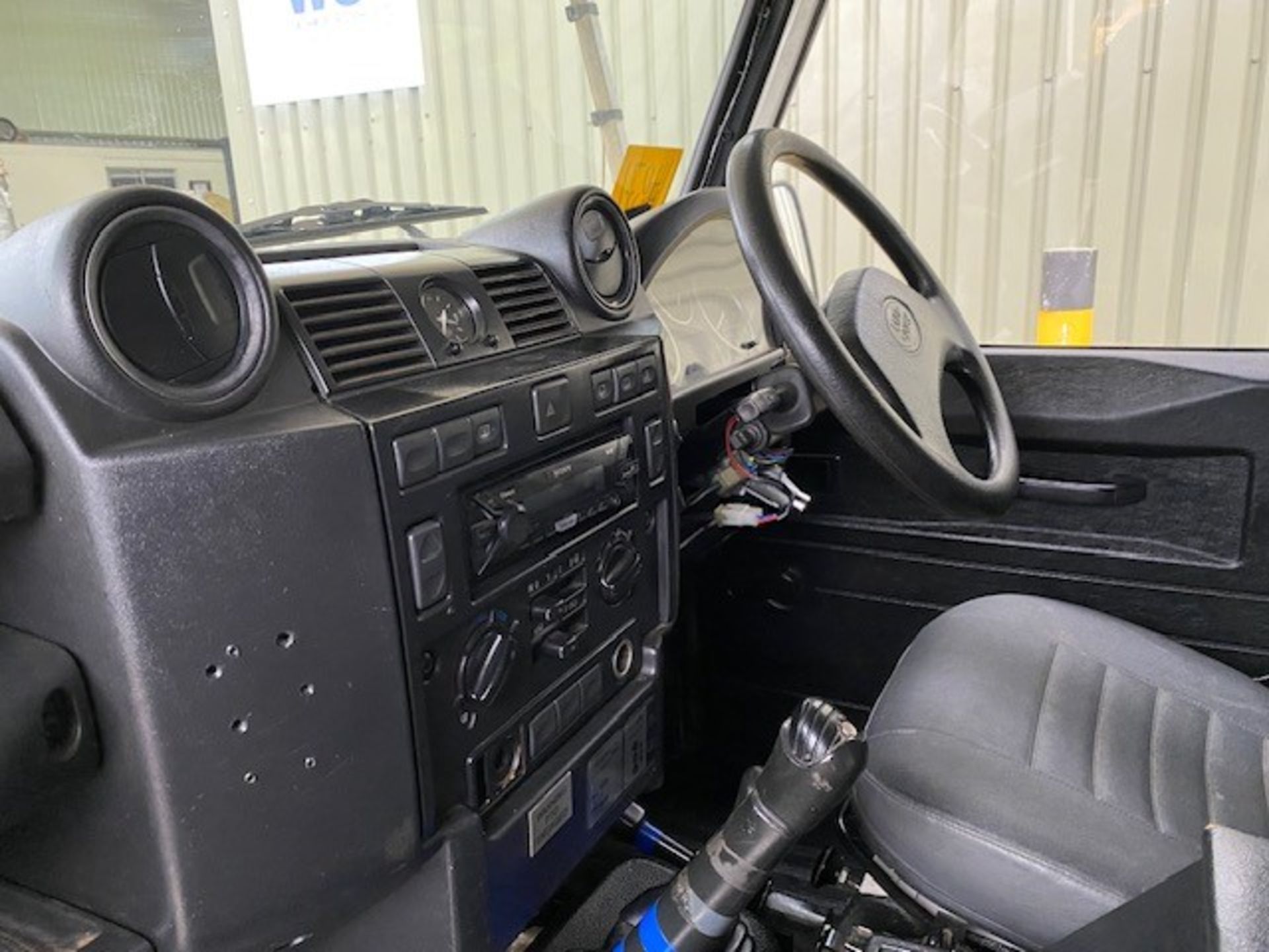 Land Rover Defender 110 2.4 Utility (mobile workshop) - Image 32 of 64