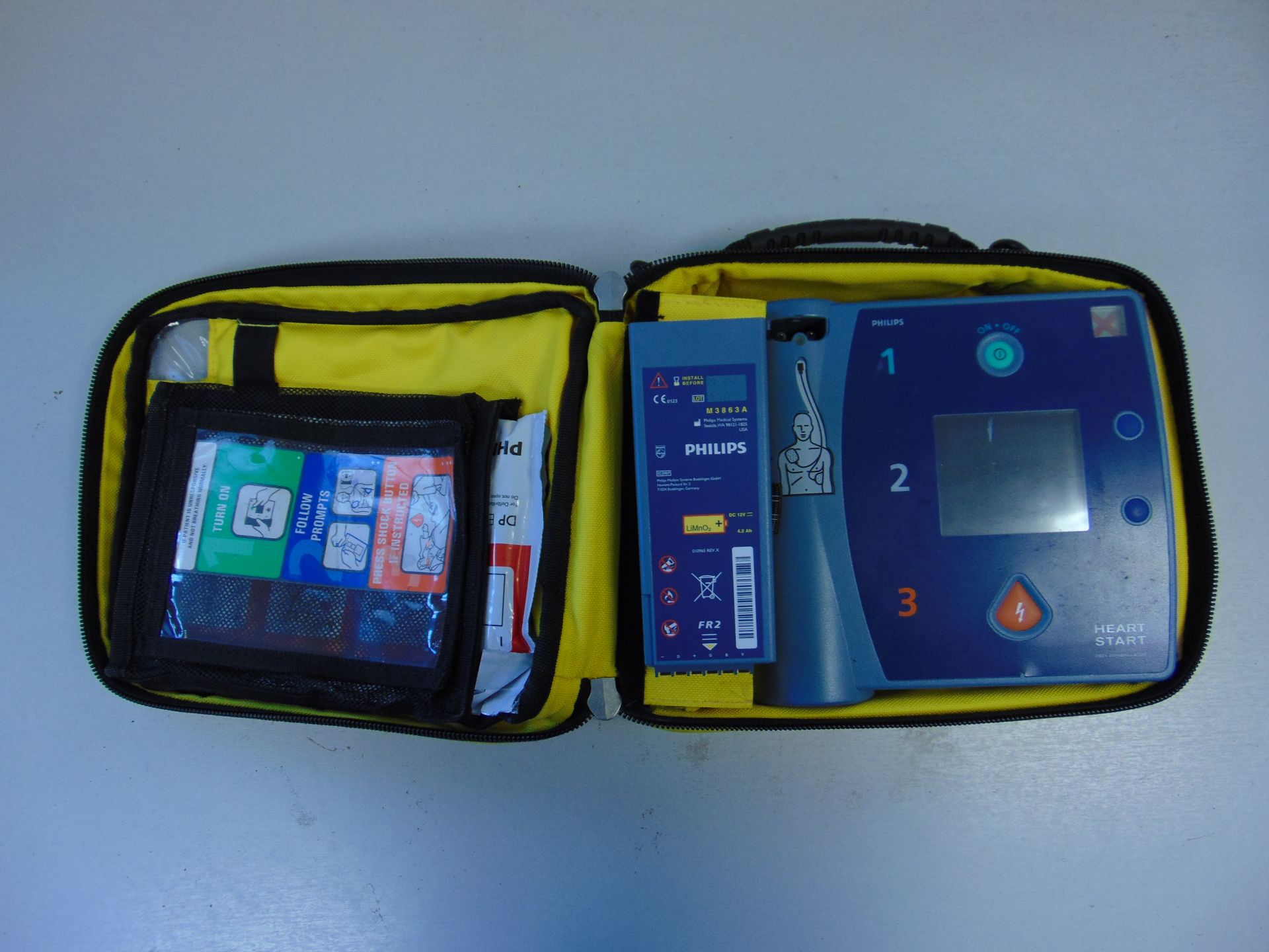 Heartstart FR2+ Semi-Automatic Defibrillator Unit in Carry Case - Image 3 of 3