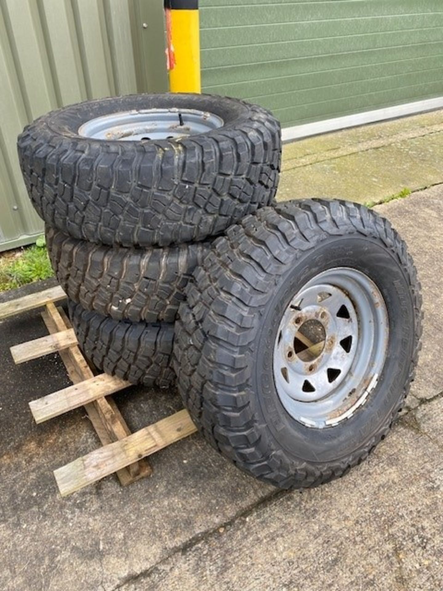 BF Goodrich 265/75R16 wheels and tyres x 4 - Image 2 of 11